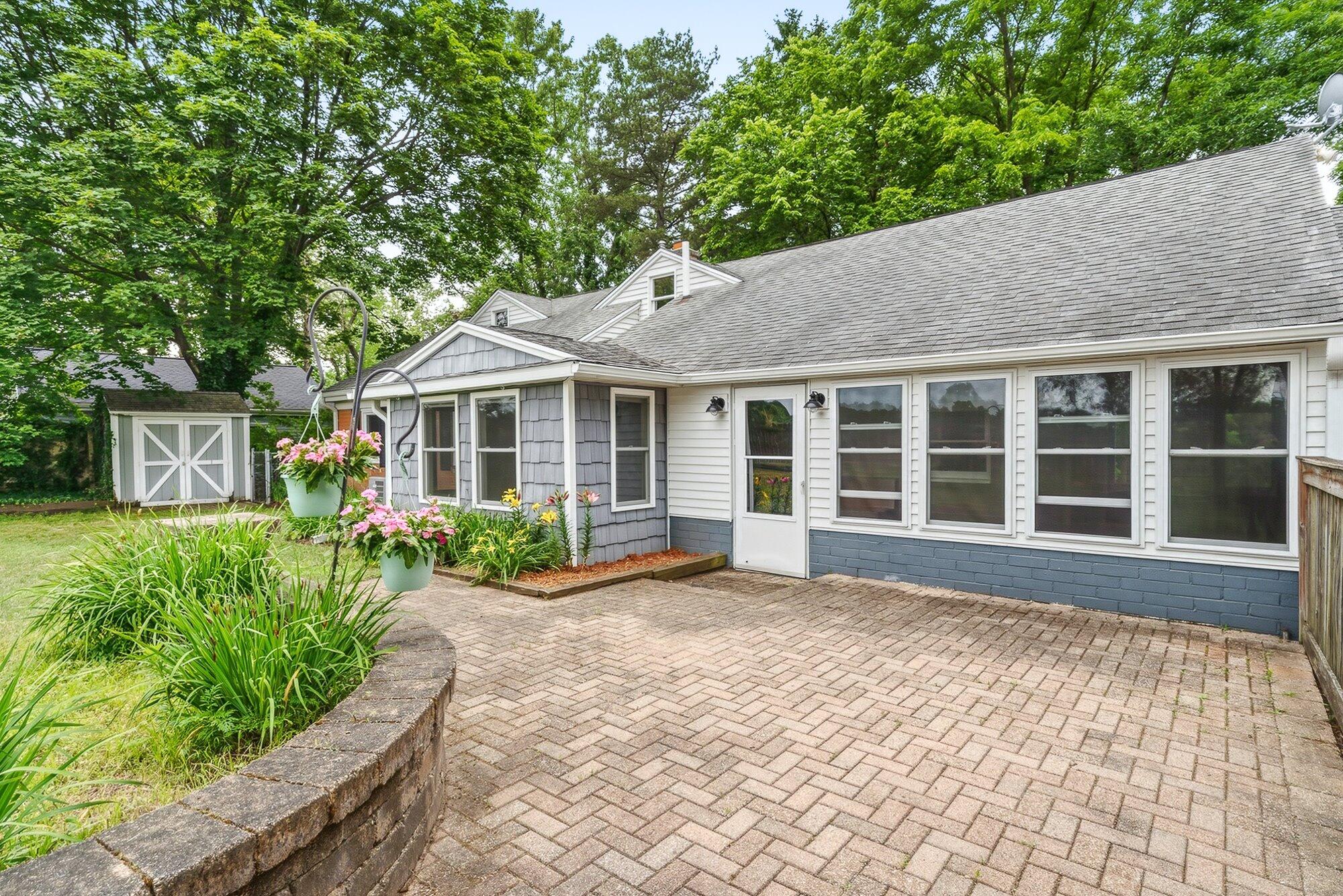 1218 Pinehurst Boulevard Kalamazoo MI 49006