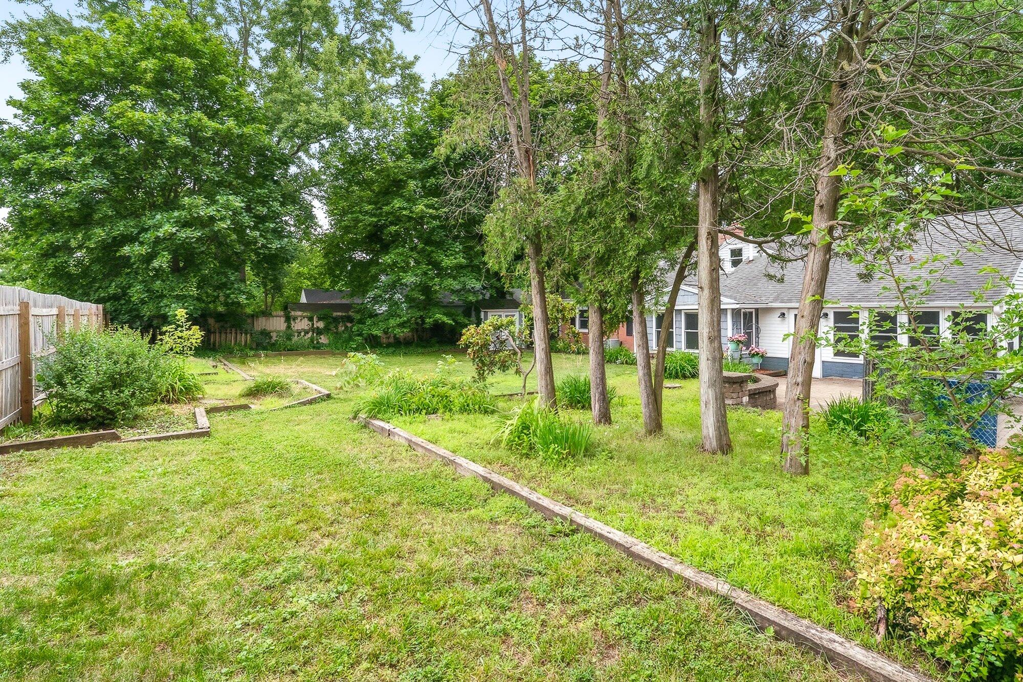 1218 Pinehurst Boulevard Kalamazoo MI 49006