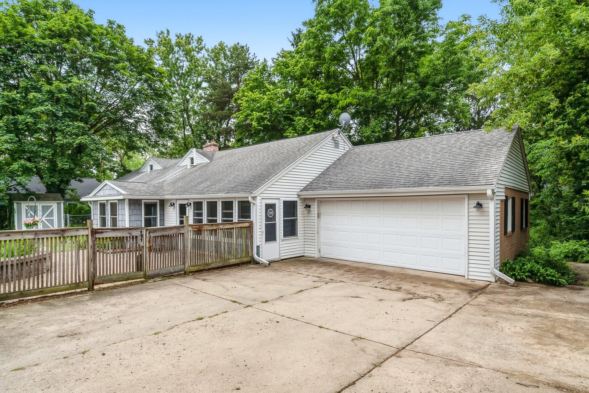 1218 Pinehurst Boulevard Kalamazoo MI 49006