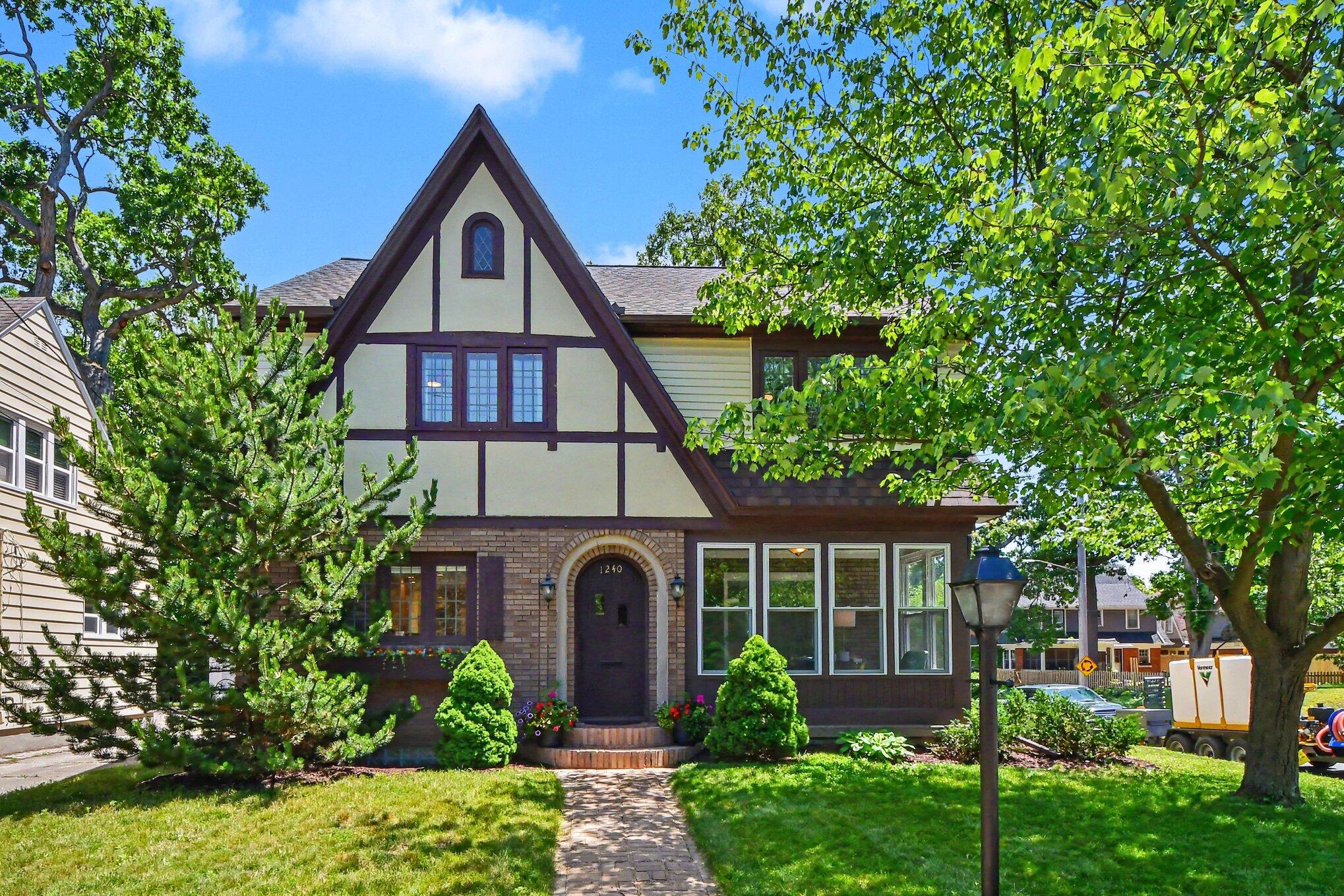 1240 Benjamin Avenue SE Grand Rapids MI 49506