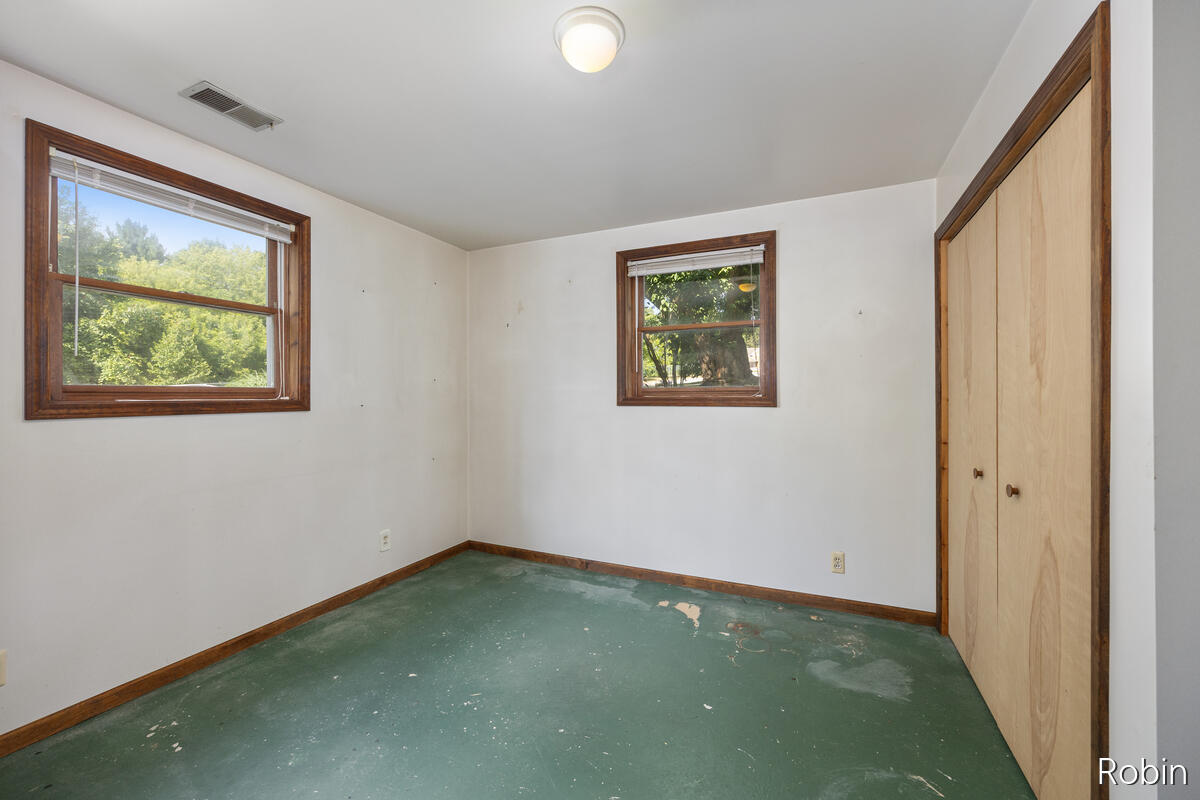 2210 Skyline Drive NW Grand Rapids MI 49504