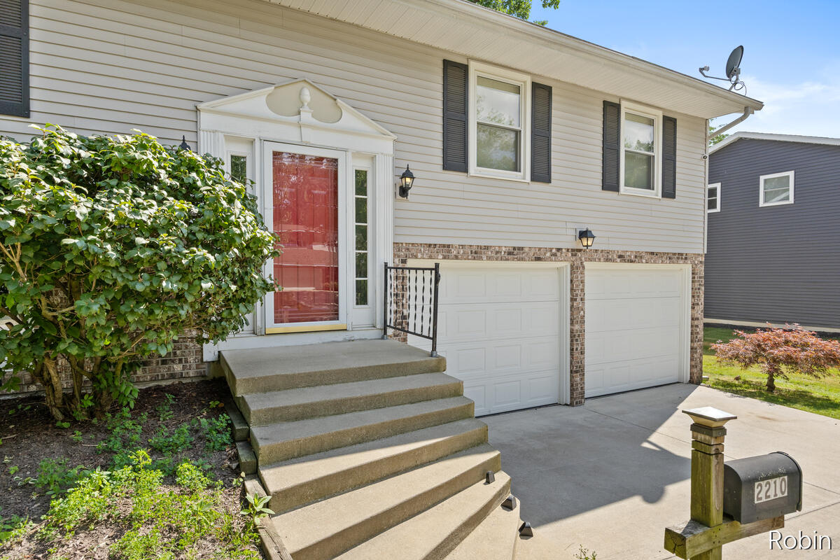 2210 Skyline Drive NW Grand Rapids MI 49504