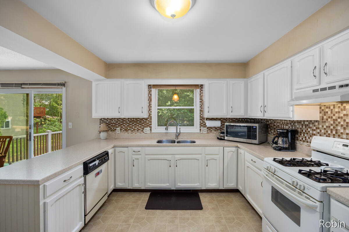 2210 Skyline Drive NW Grand Rapids MI 49504