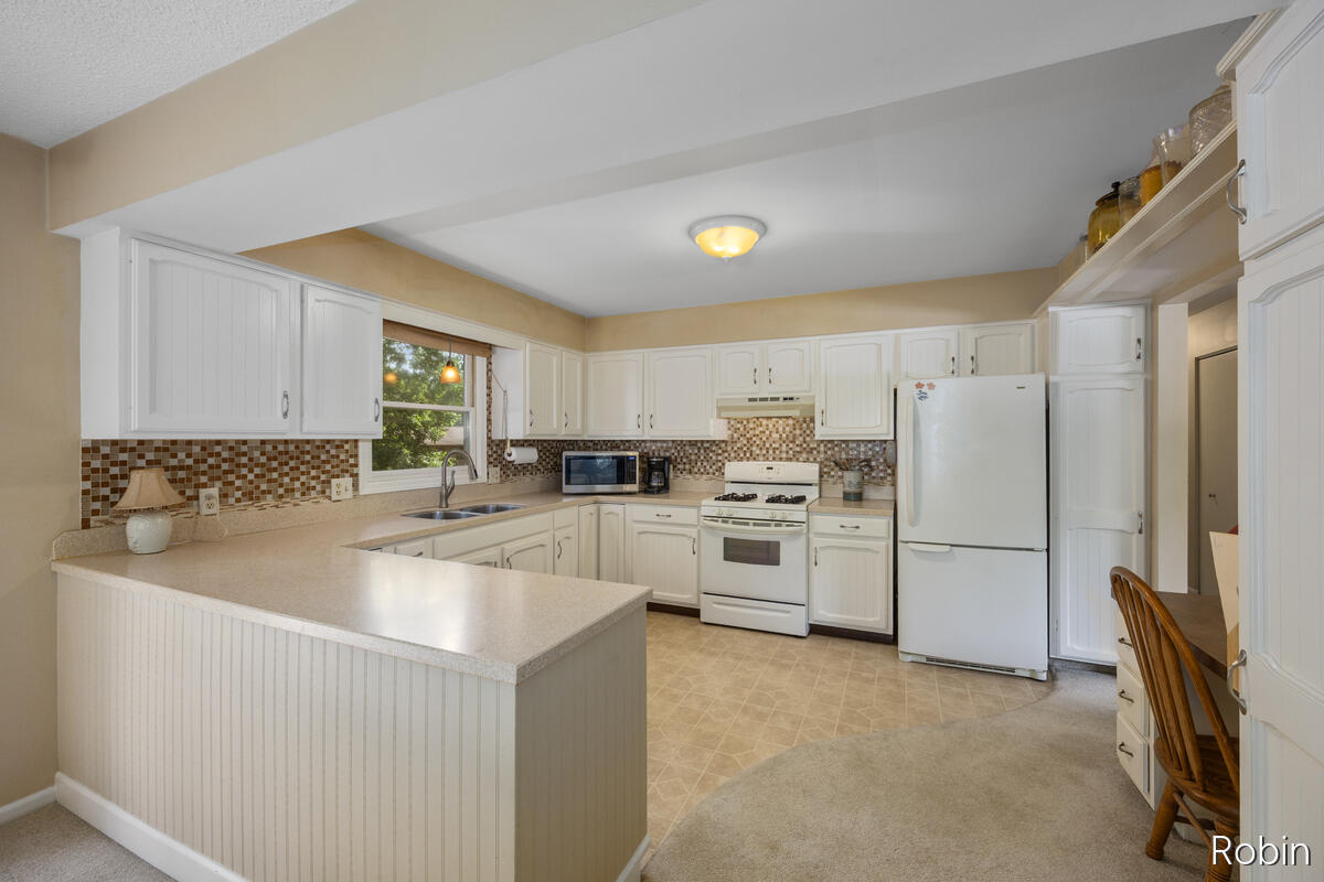 2210 Skyline Drive NW Grand Rapids MI 49504