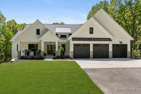 8571 Young Avenue NE Rockford MI 49341