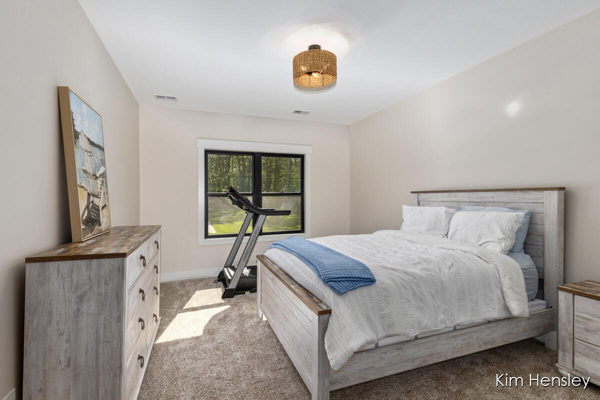 8571 Young Avenue NE Rockford MI 49341
