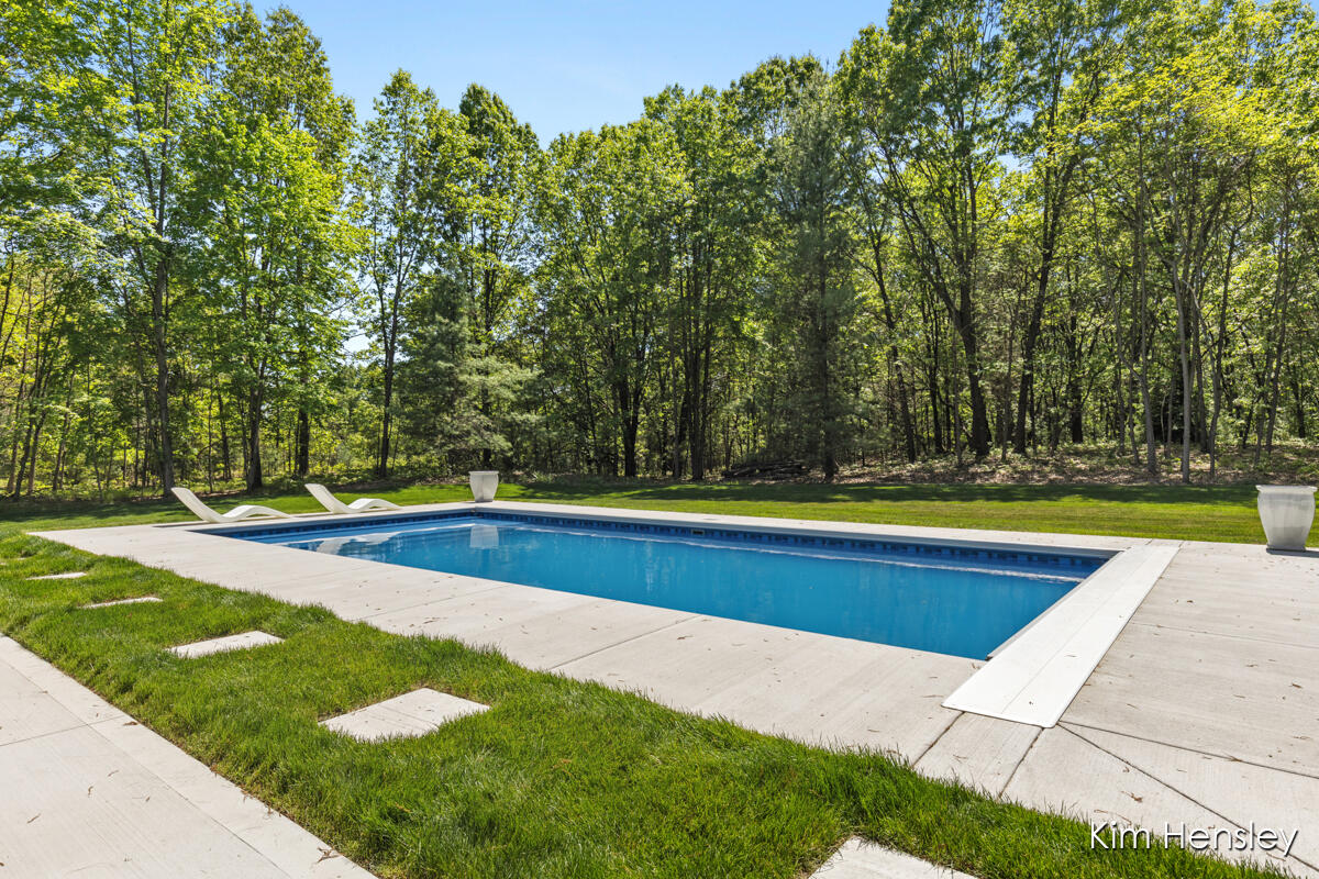 8571 Young Avenue NE Rockford MI 49341