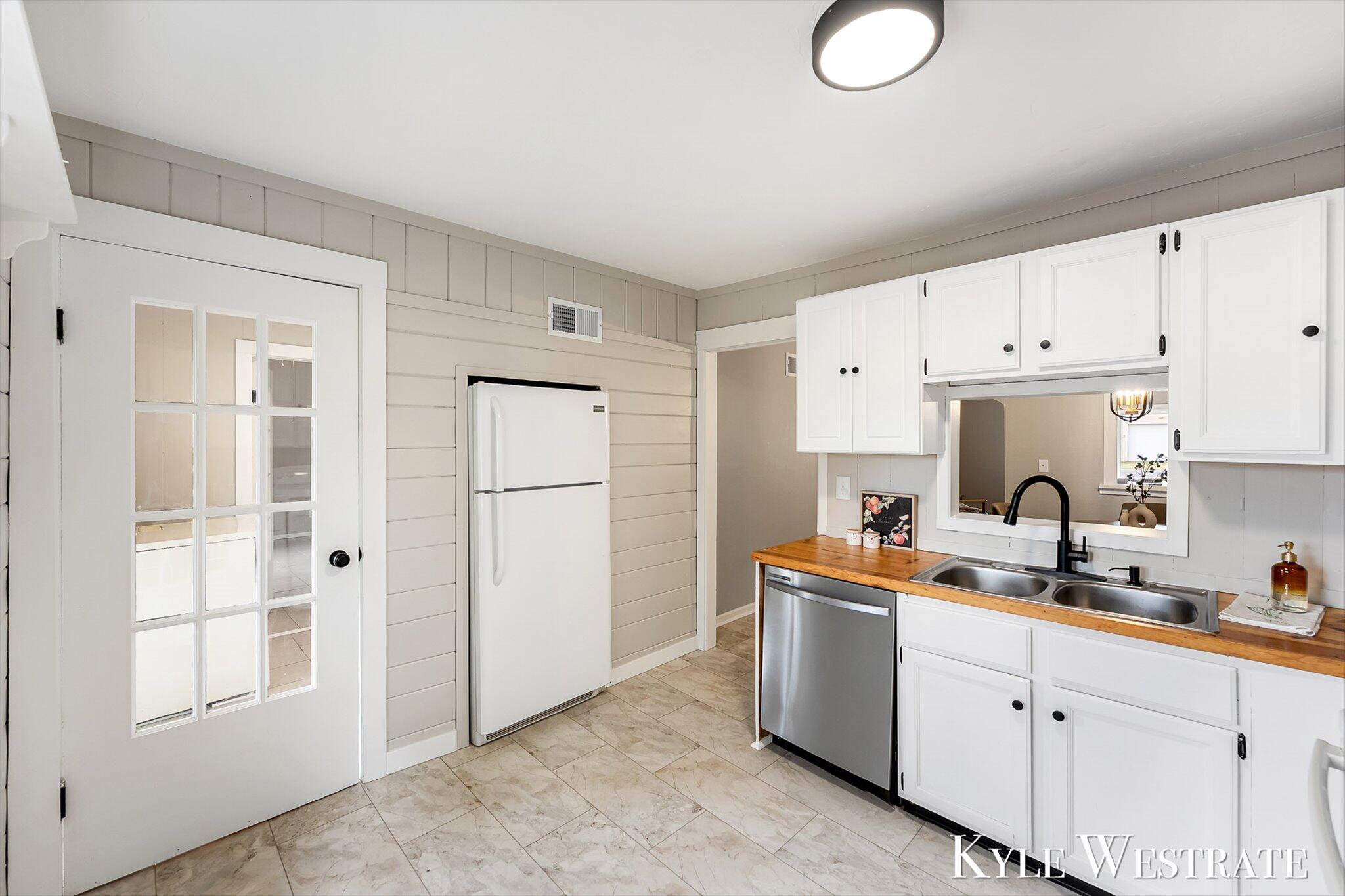 2190 68th Street Fennville MI 49408
