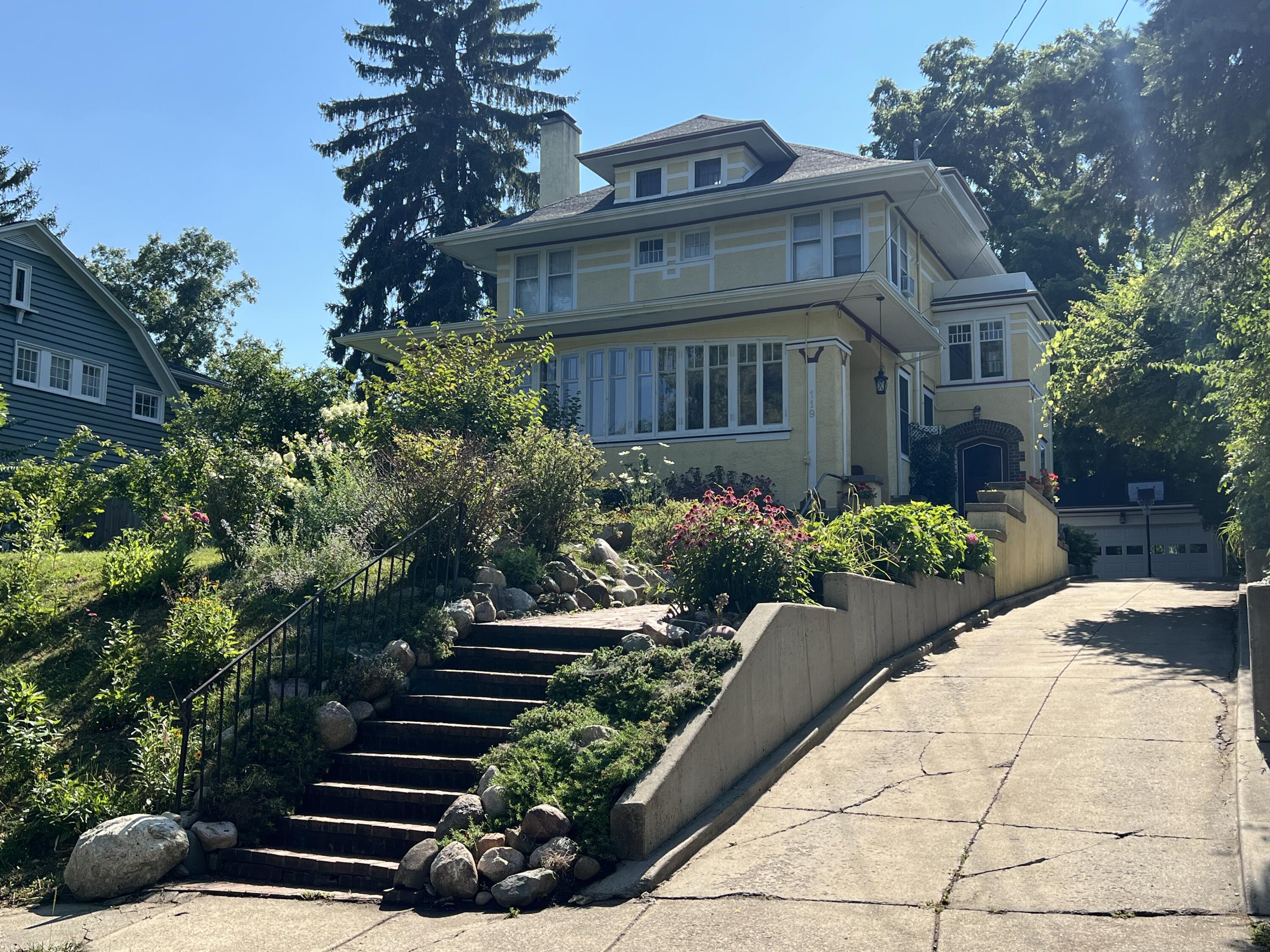 119 Prairie Avenue Kalamazoo MI 49006