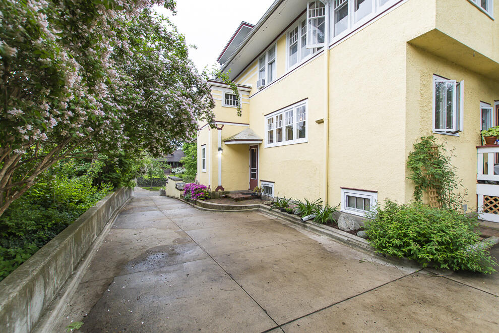 119 Prairie Avenue Kalamazoo MI 49006