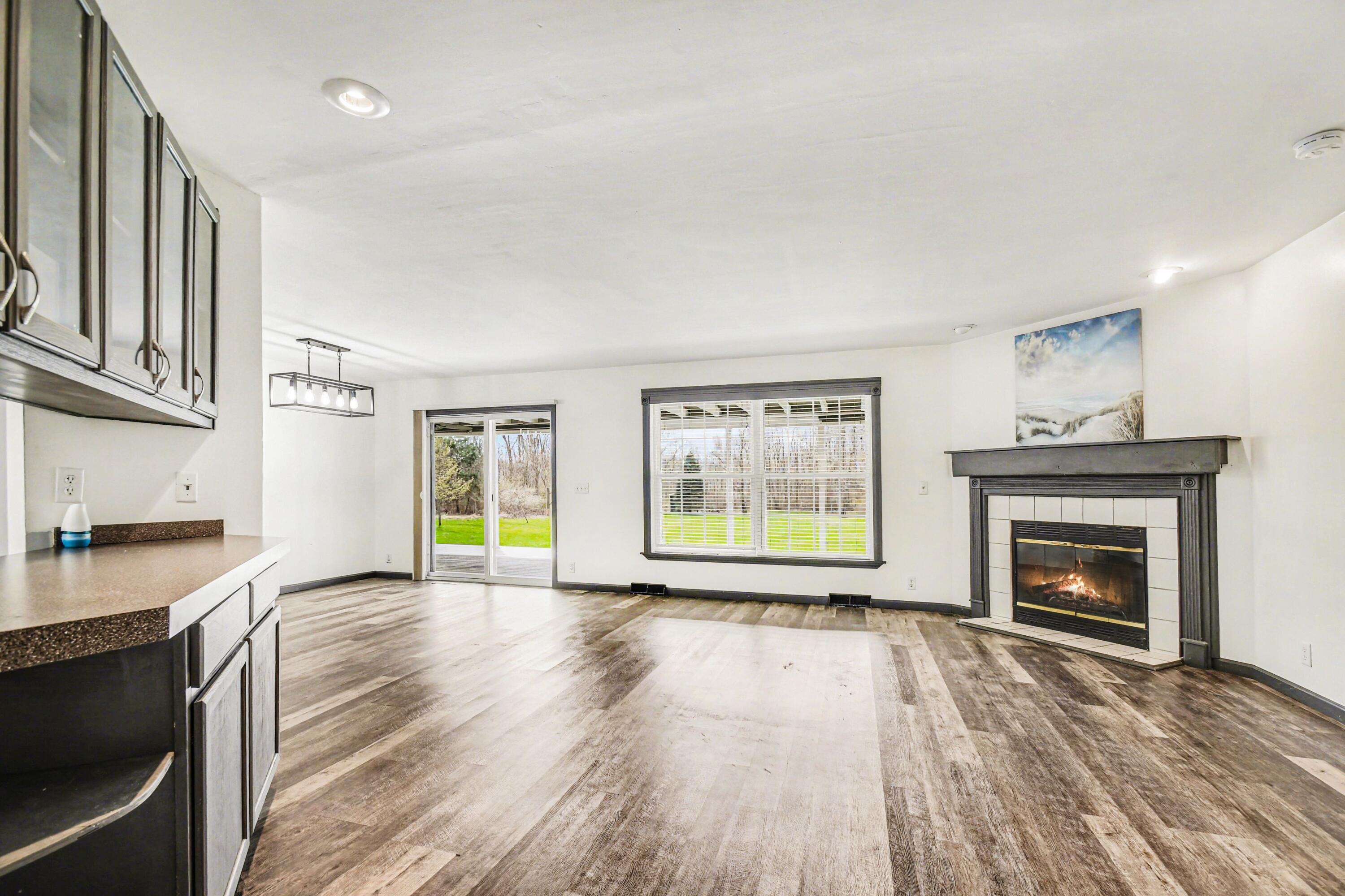 45284 Co Road 703 Coloma MI 49038