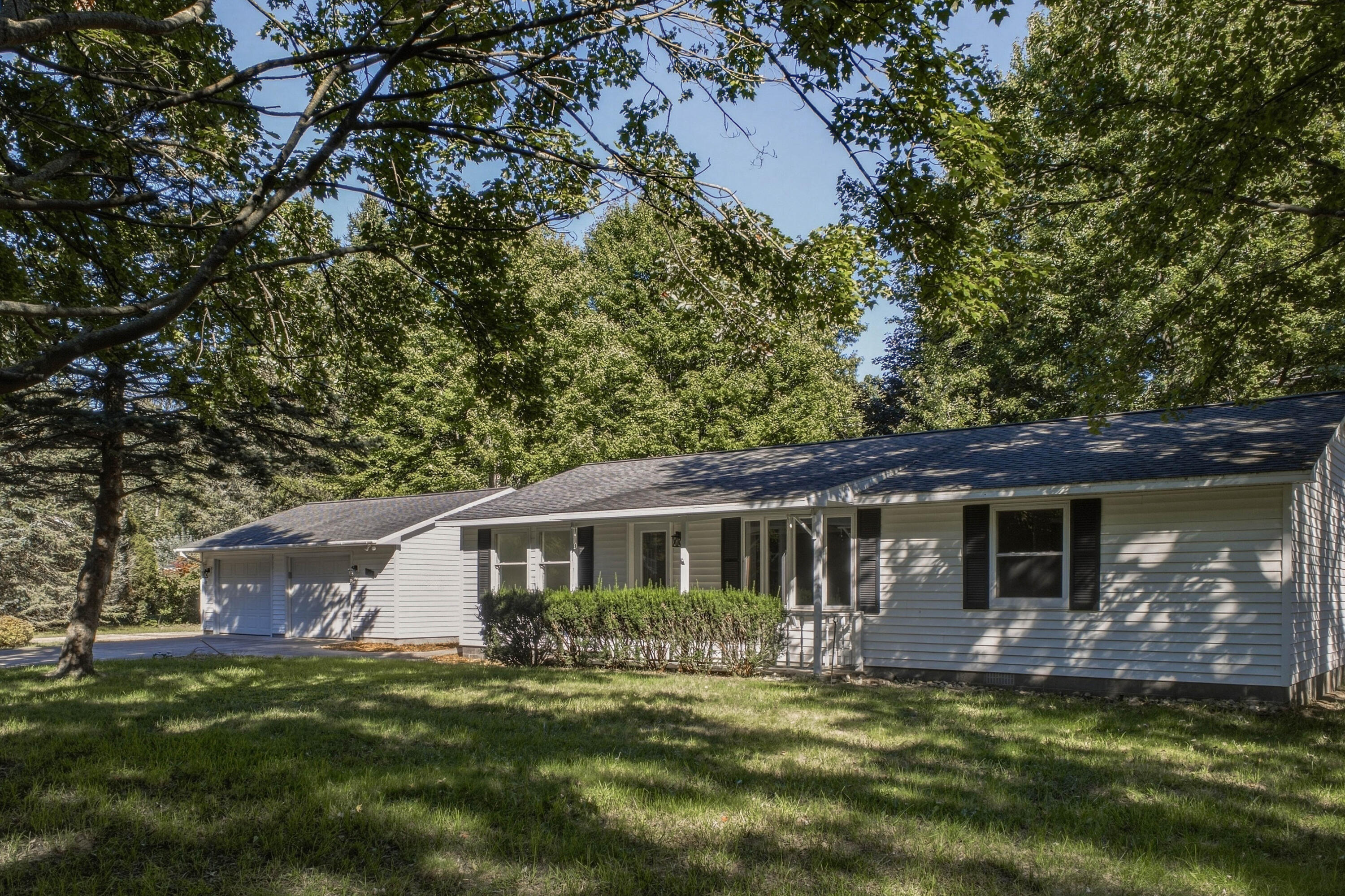 560 N Green Creek Road Muskegon MI 49445