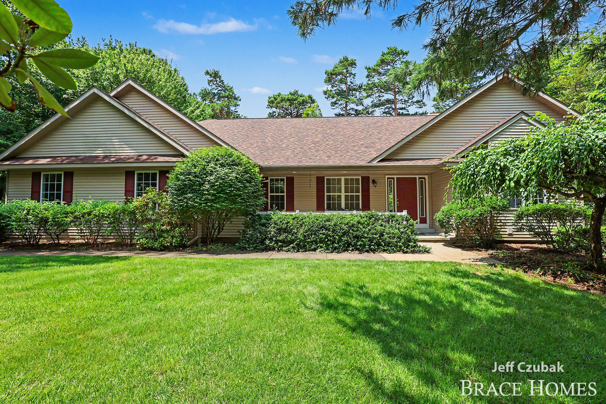 2336 Forest Trail Circle Fennville MI 49408