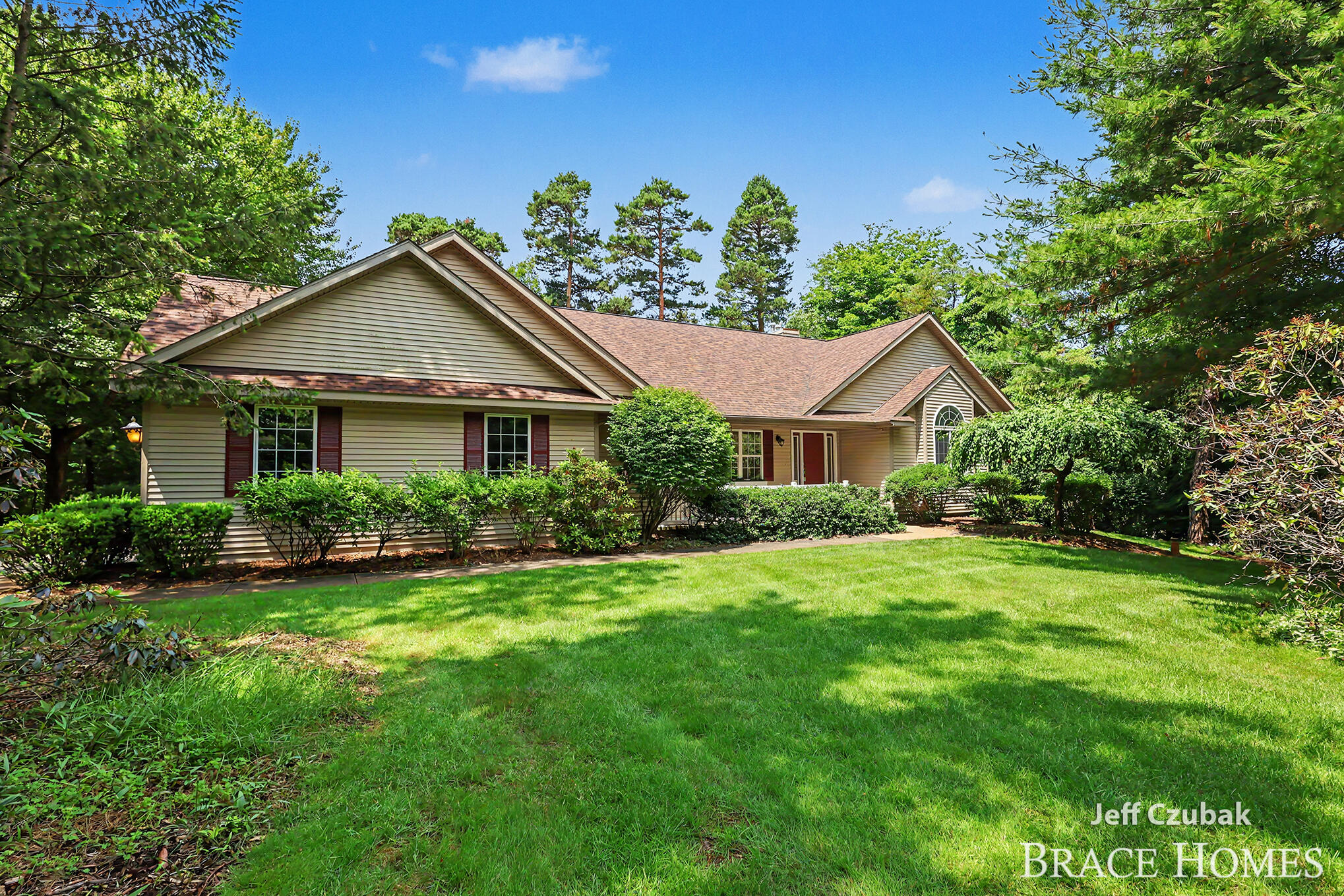 2336 Forest Trail Circle Fennville MI 49408