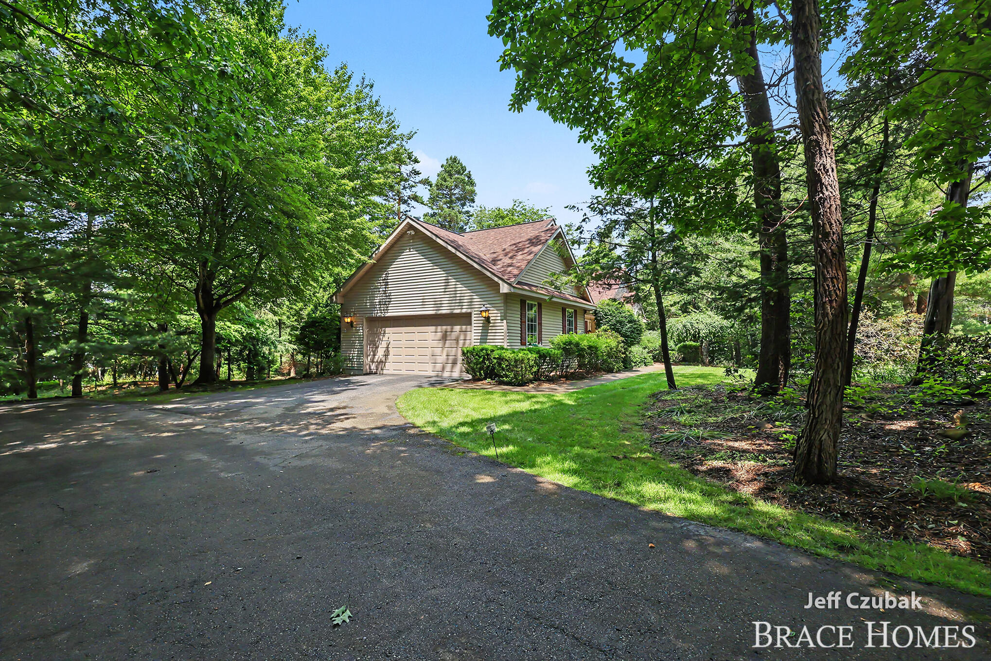 2336 Forest Trail Circle Fennville MI 49408