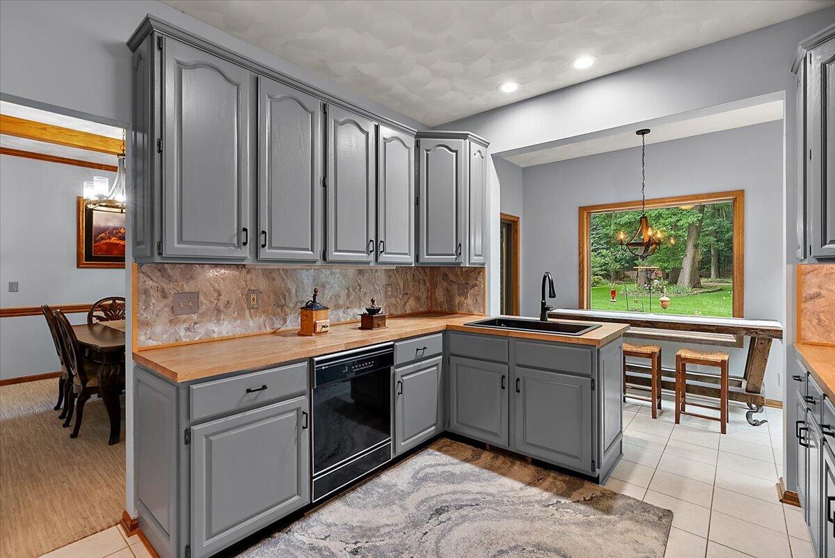 432 N Division Avenue Holland MI 49424
