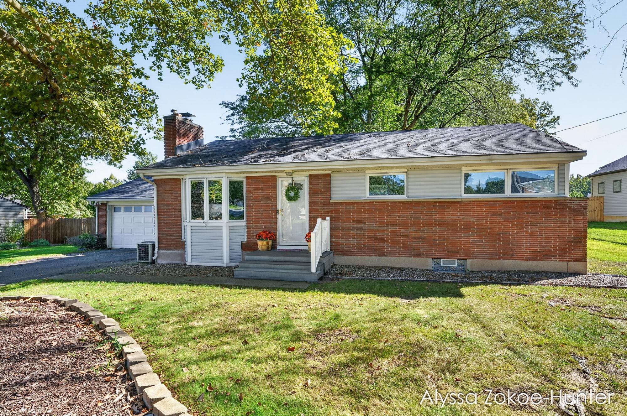 1938 Moerland Court NW Grand Rapids MI 49504