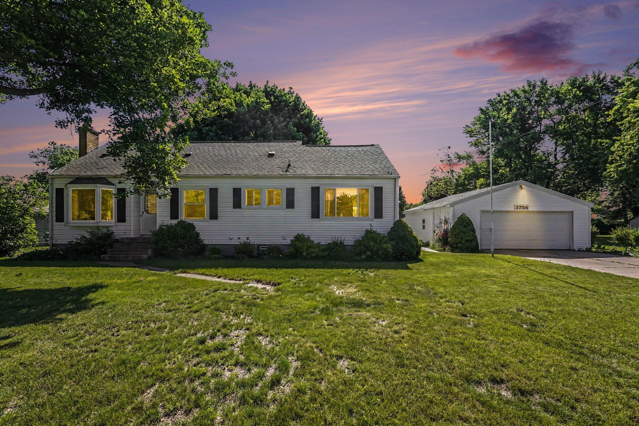 3756 Auburn Avenue NE Grand Rapids MI 49525