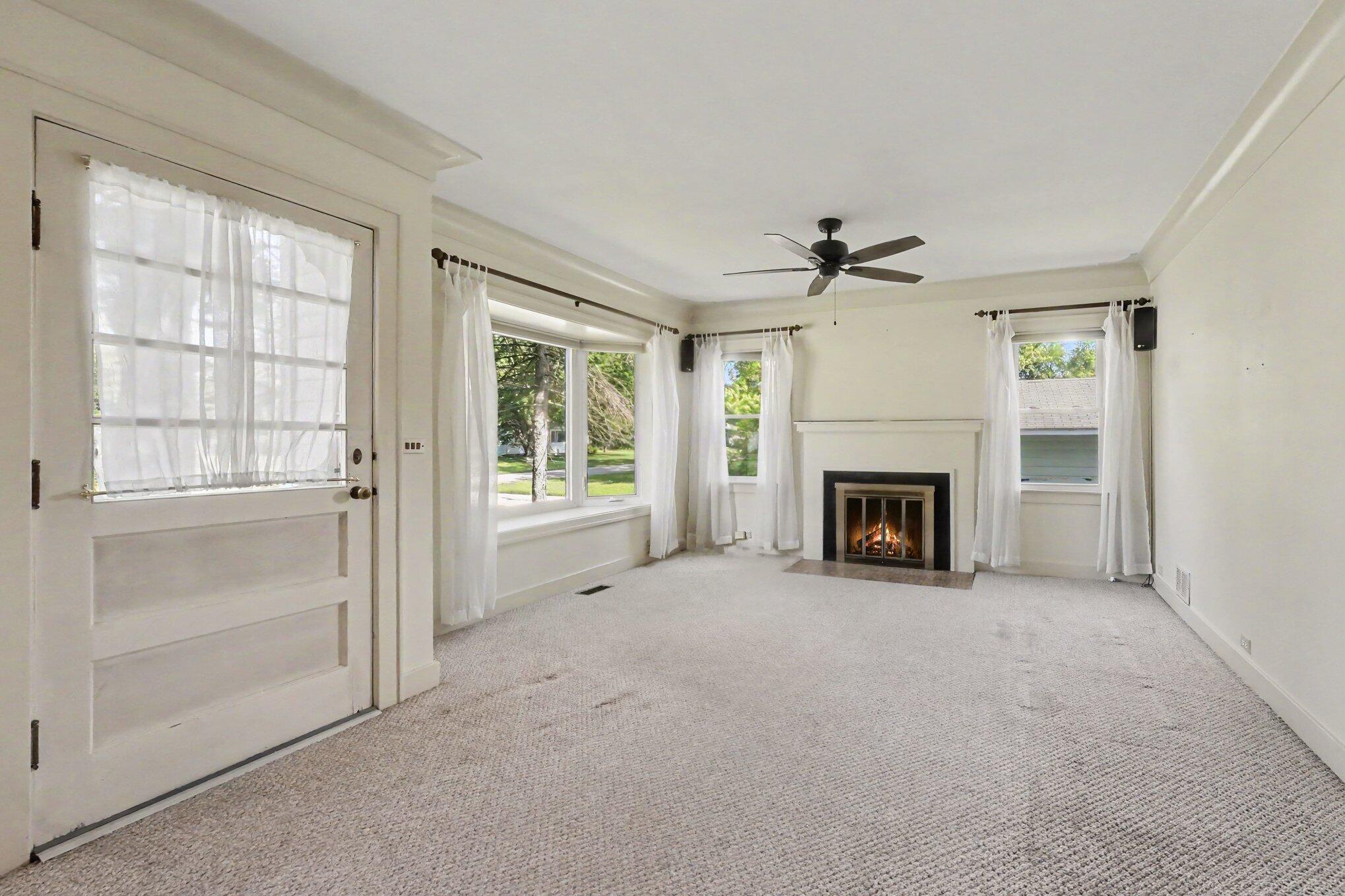 3756 Auburn Avenue NE Grand Rapids MI 49525
