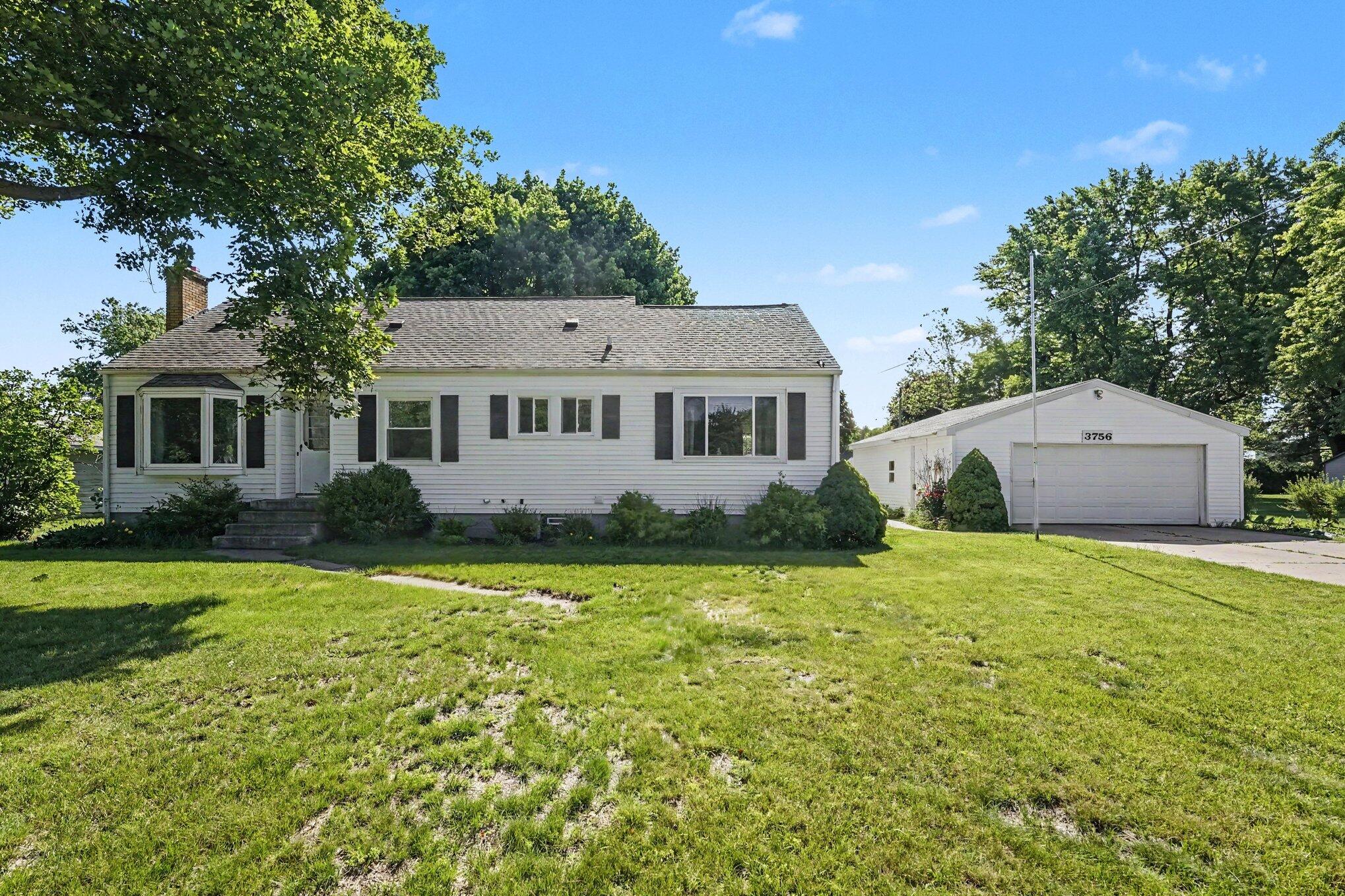 3756 Auburn Avenue NE Grand Rapids MI 49525