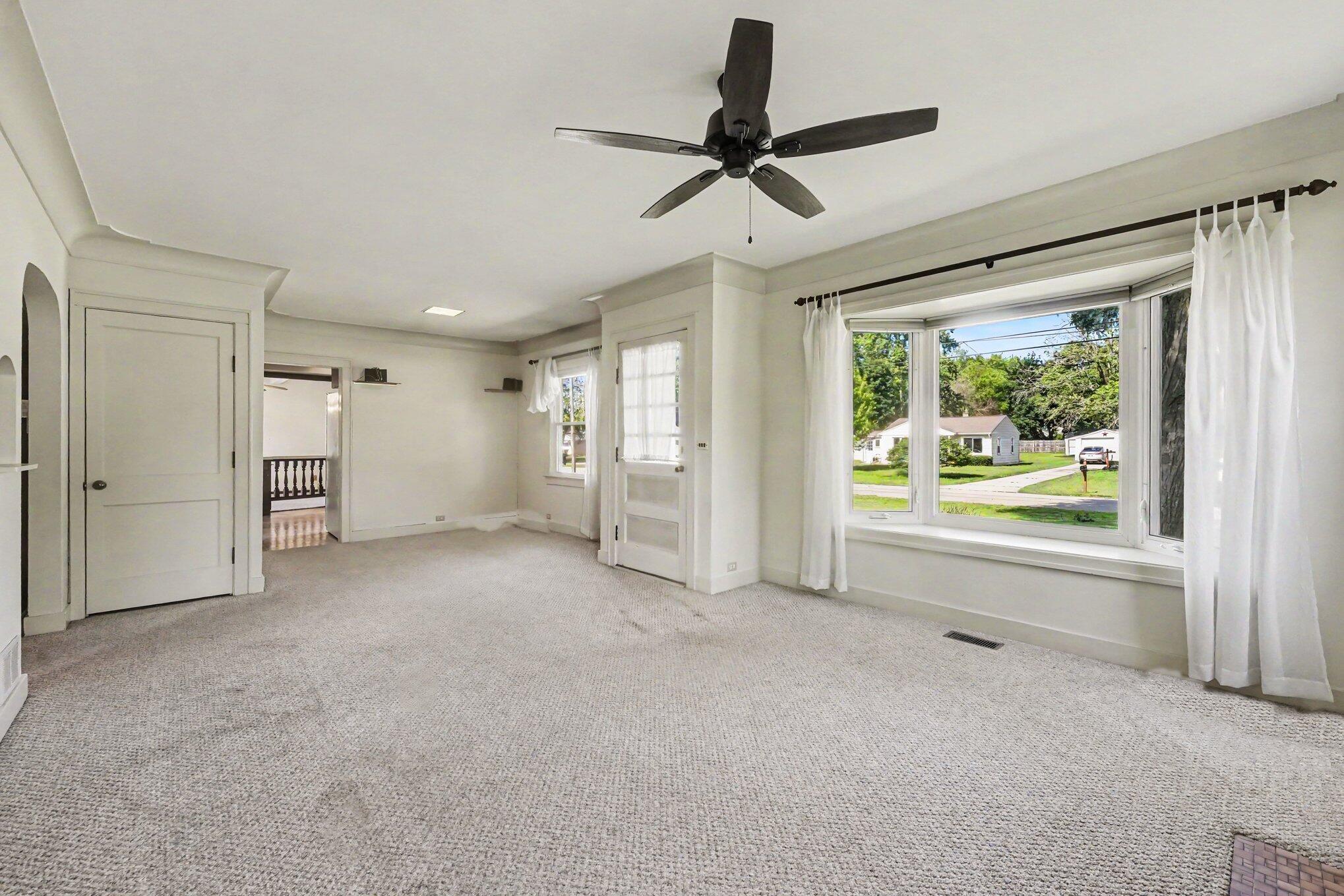 3756 Auburn Avenue NE Grand Rapids MI 49525