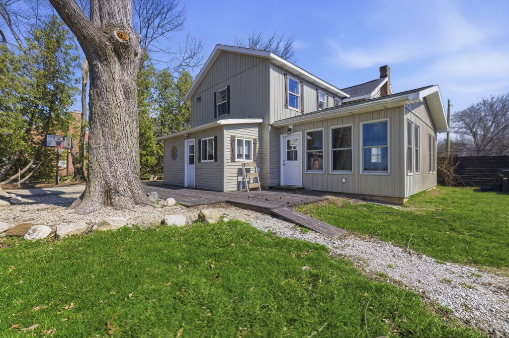 710 S Elm Street Three Oaks MI 49128