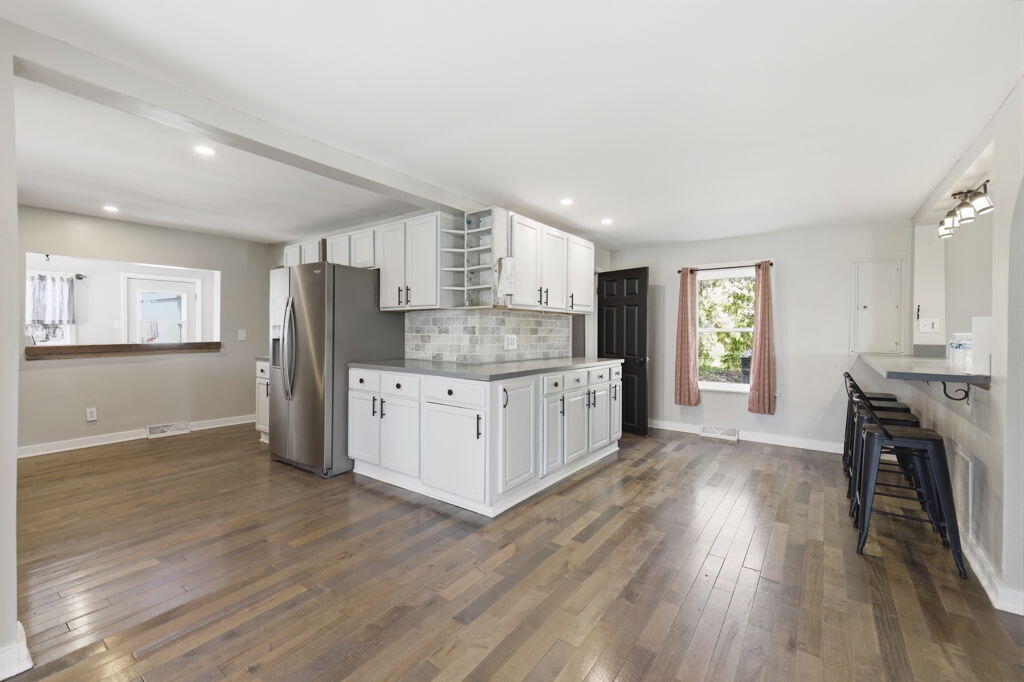 710 S Elm Street Three Oaks MI 49128