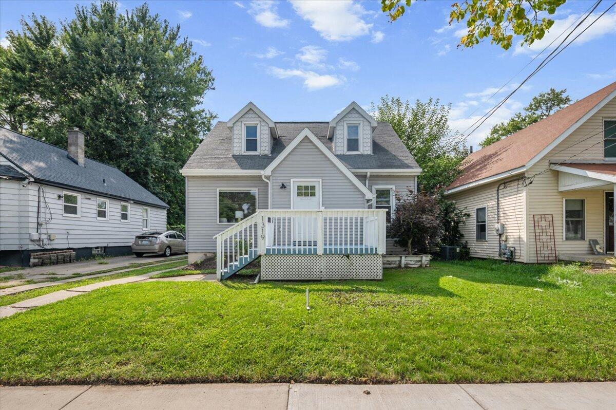 1319 Diamond Avenue NE Grand Rapids MI 49505