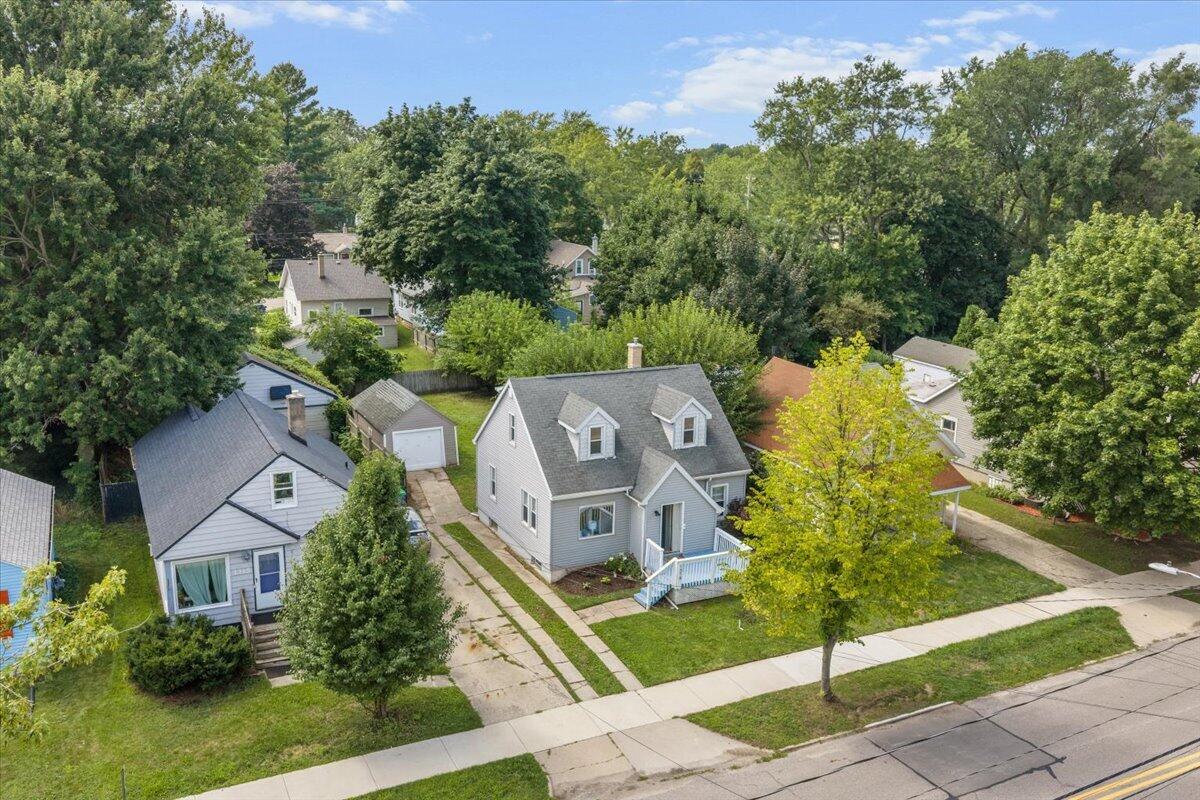 1319 Diamond Avenue NE Grand Rapids MI 49505