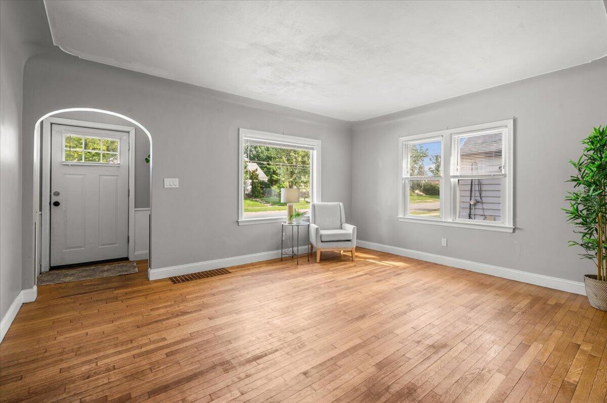 1319 Diamond Avenue NE Grand Rapids MI 49505
