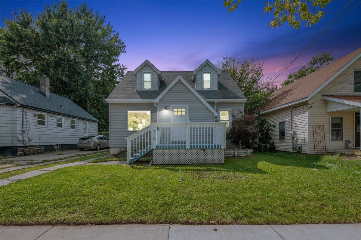 1319 Diamond Avenue NE Grand Rapids MI 49505