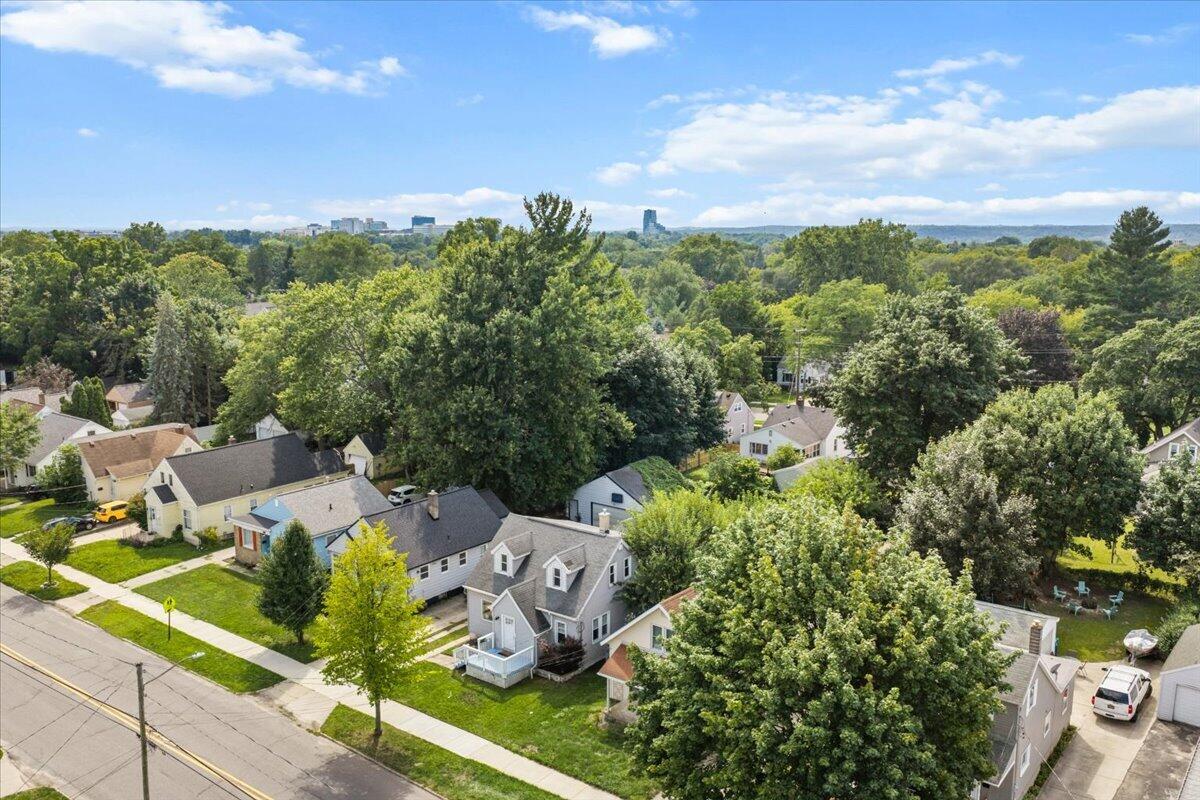 1319 Diamond Avenue NE Grand Rapids MI 49505