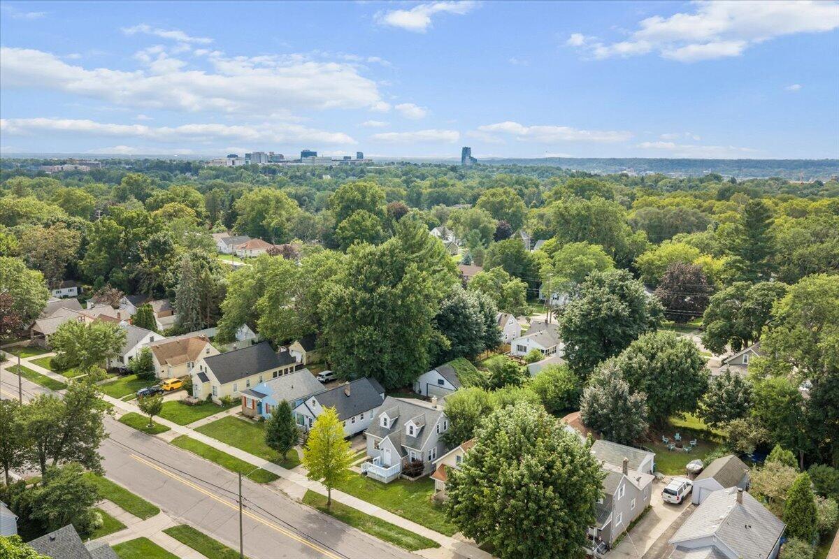 1319 Diamond Avenue NE Grand Rapids MI 49505