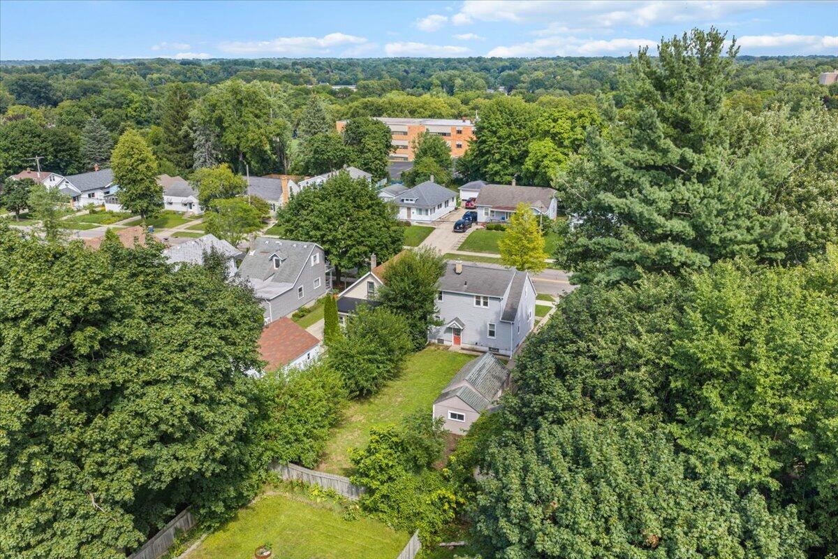 1319 Diamond Avenue NE Grand Rapids MI 49505