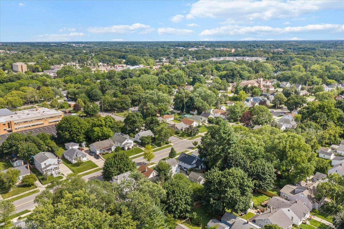 1319 Diamond Avenue NE Grand Rapids MI 49505