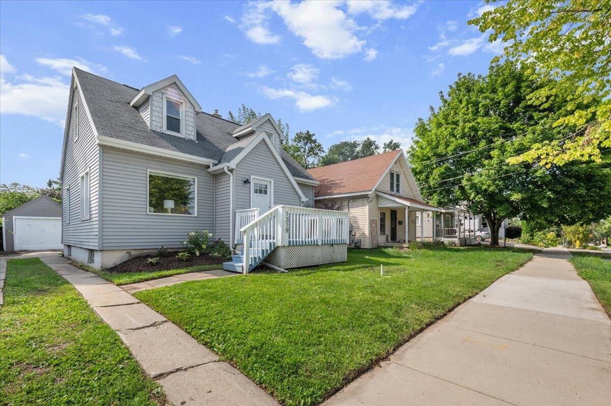 1319 Diamond Avenue NE Grand Rapids MI 49505