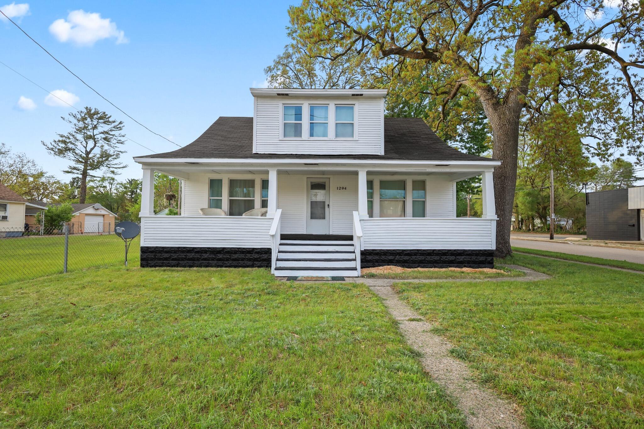 1294 E Apple Avenue Muskegon MI 49442