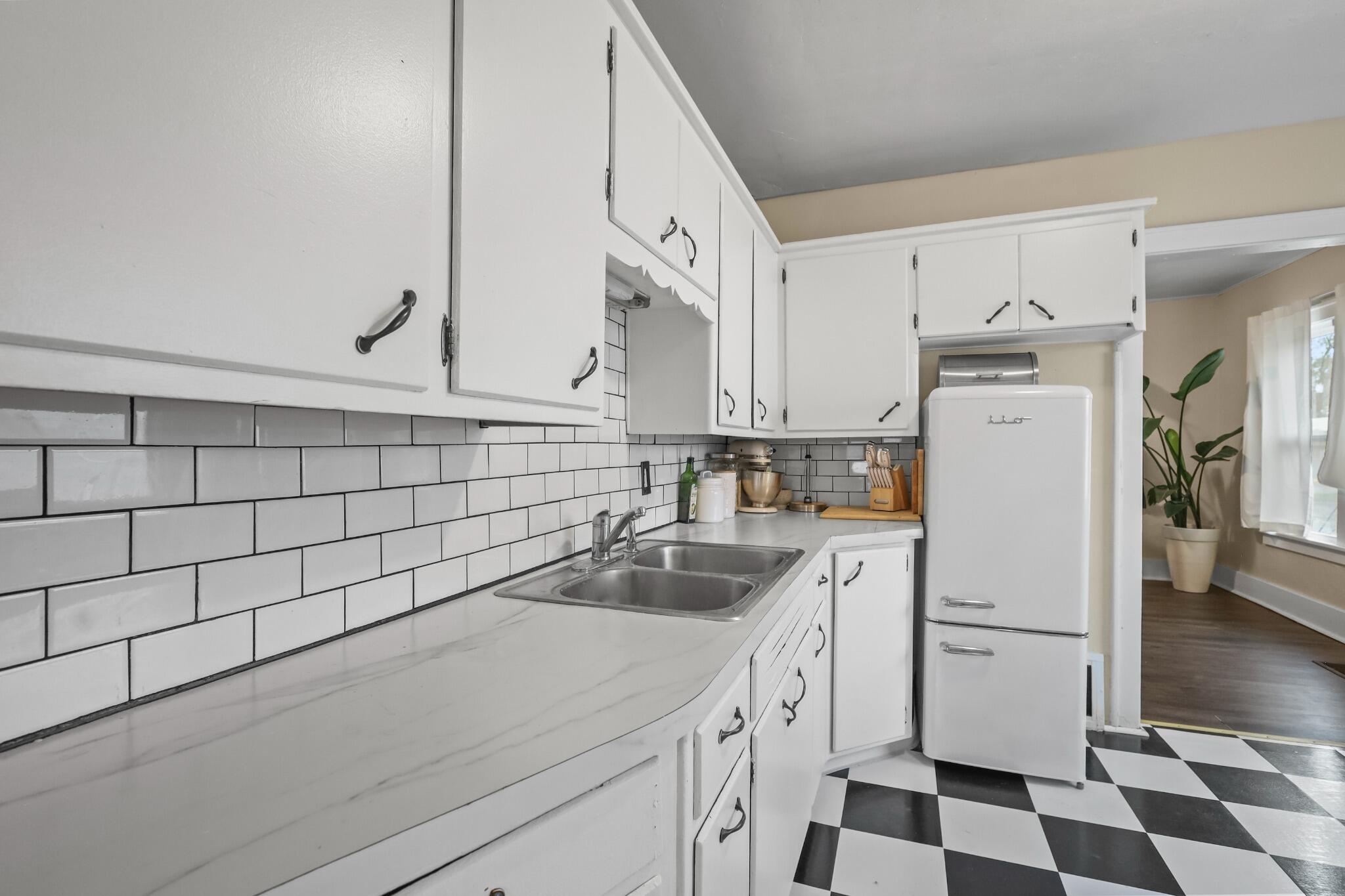 1294 E Apple Avenue Muskegon MI 49442