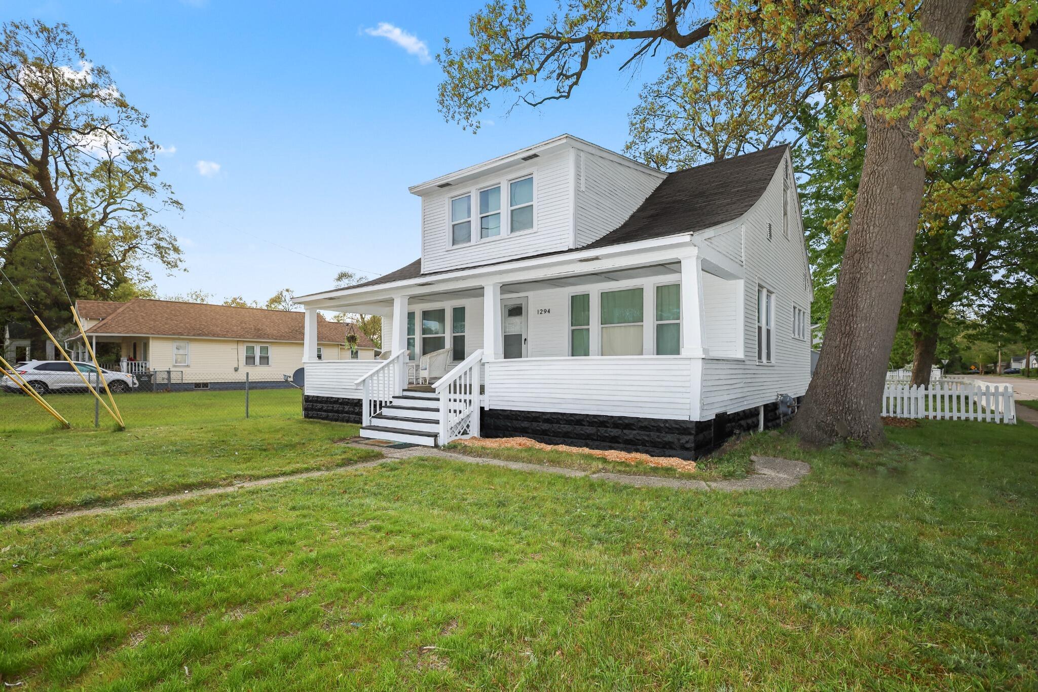 1294 E Apple Avenue Muskegon MI 49442