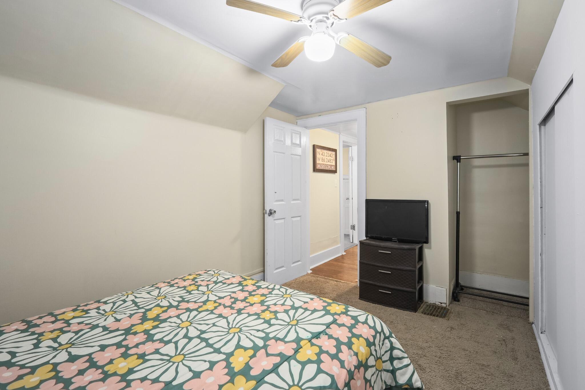 1294 E Apple Avenue Muskegon MI 49442