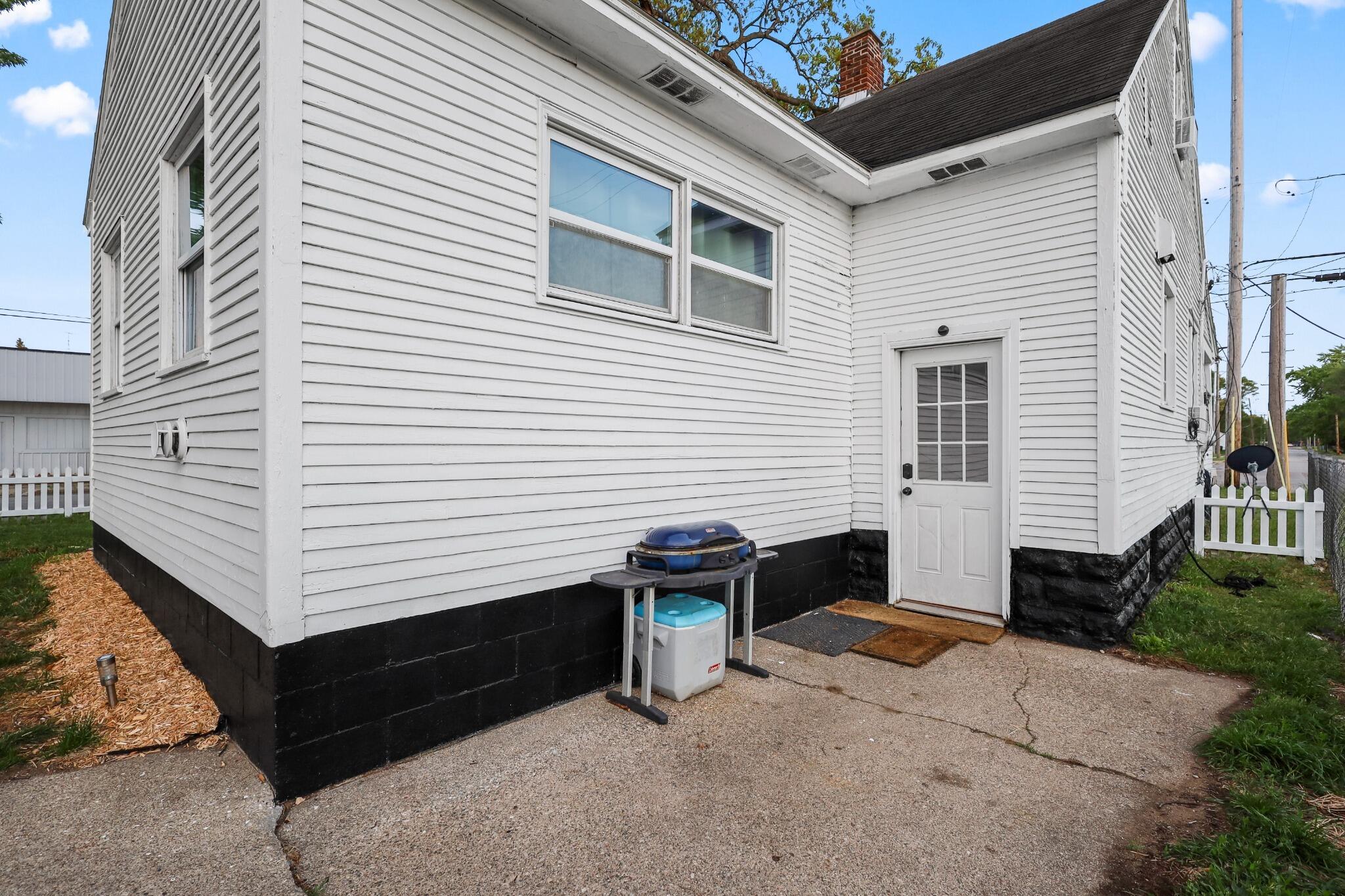 1294 E Apple Avenue Muskegon MI 49442