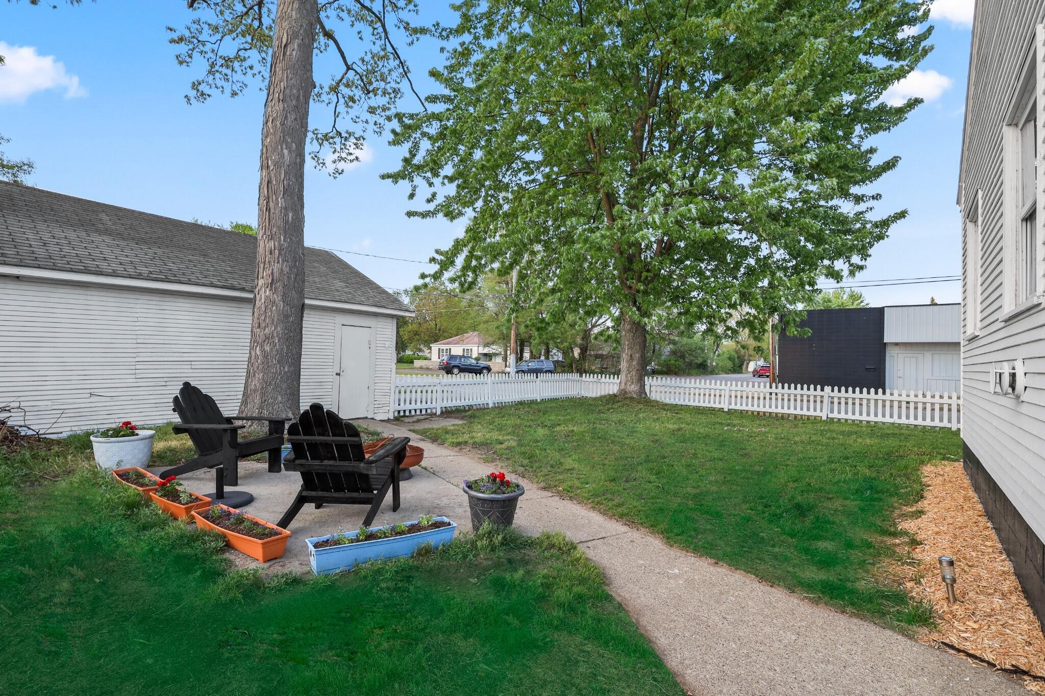 1294 E Apple Avenue Muskegon MI 49442