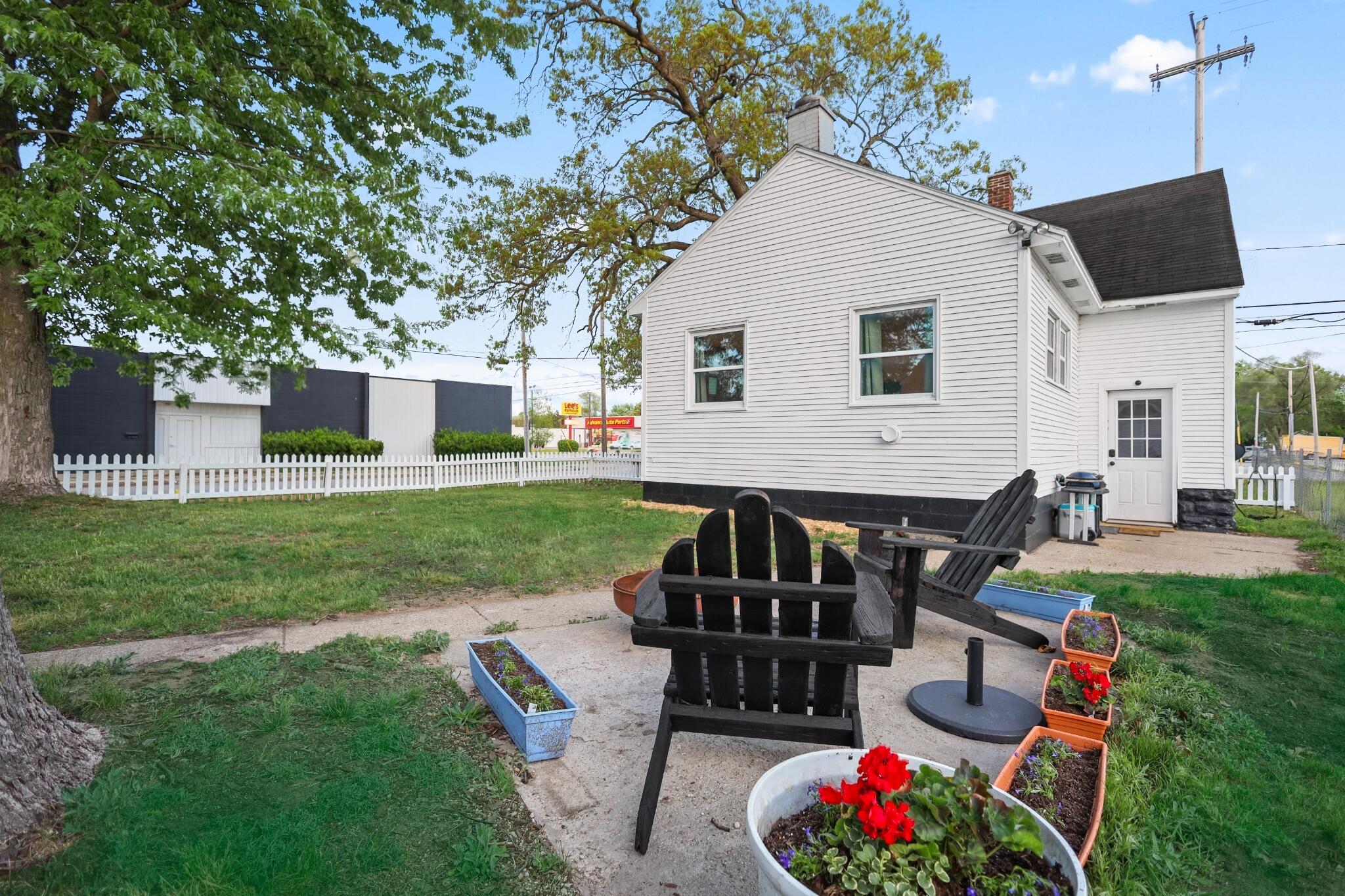 1294 E Apple Avenue Muskegon MI 49442
