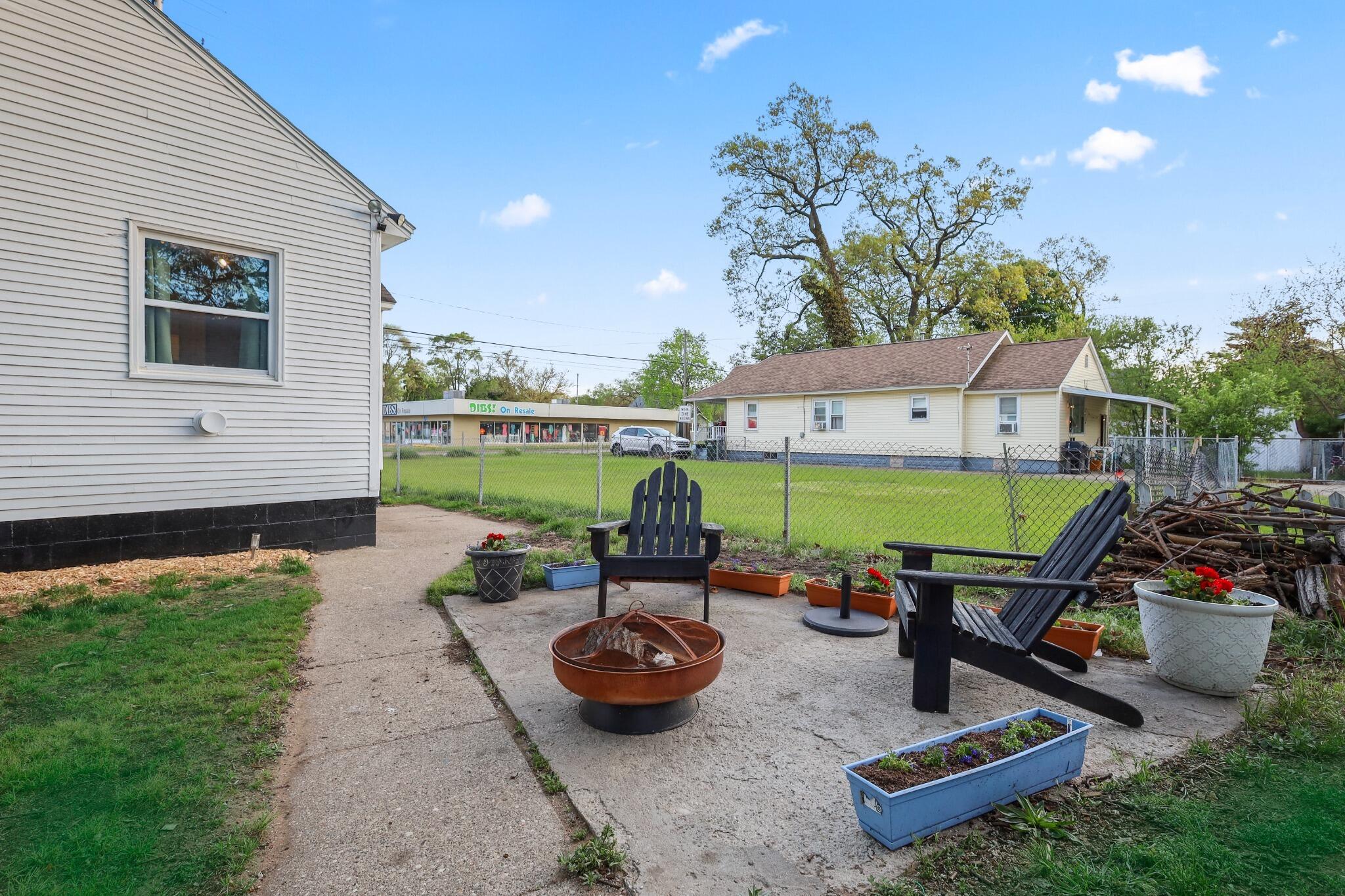 1294 E Apple Avenue Muskegon MI 49442