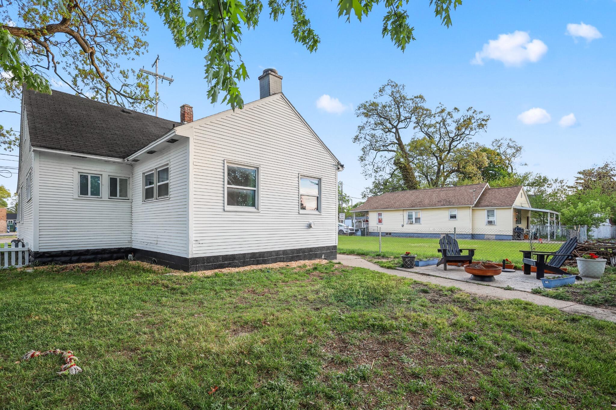 1294 E Apple Avenue Muskegon MI 49442
