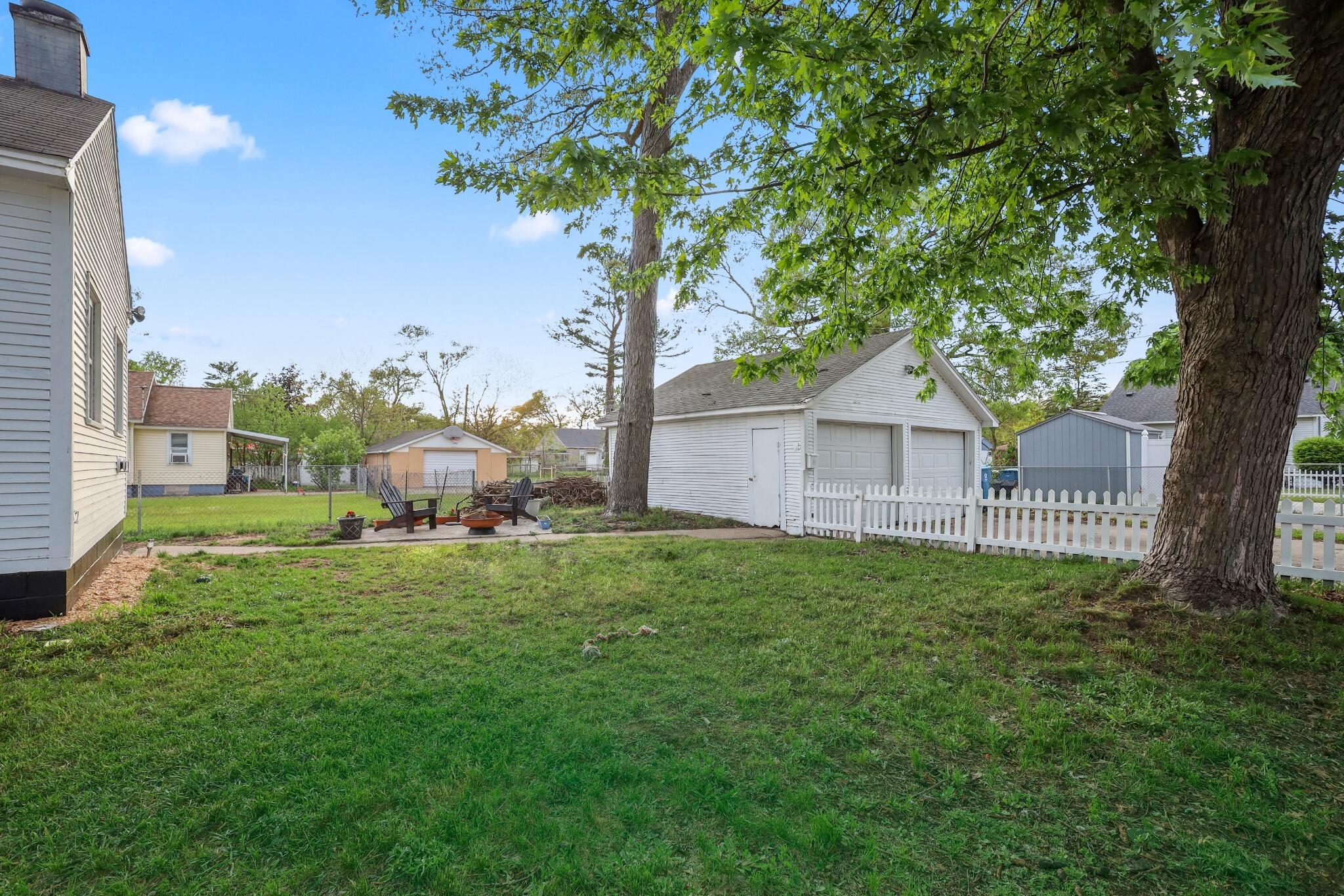 1294 E Apple Avenue Muskegon MI 49442