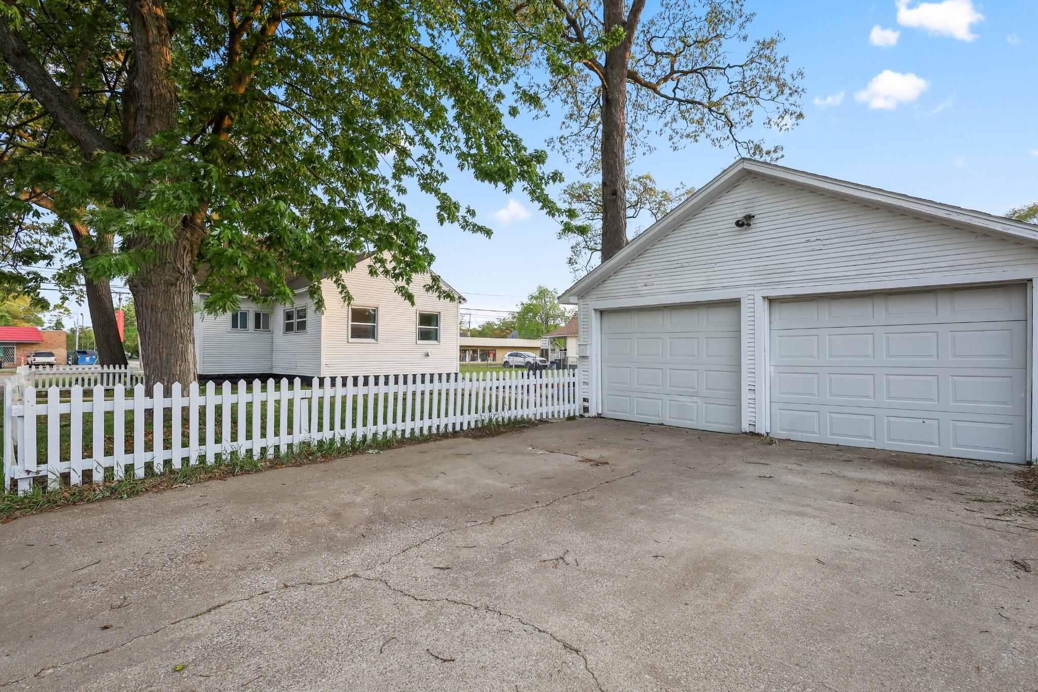 1294 E Apple Avenue Muskegon MI 49442