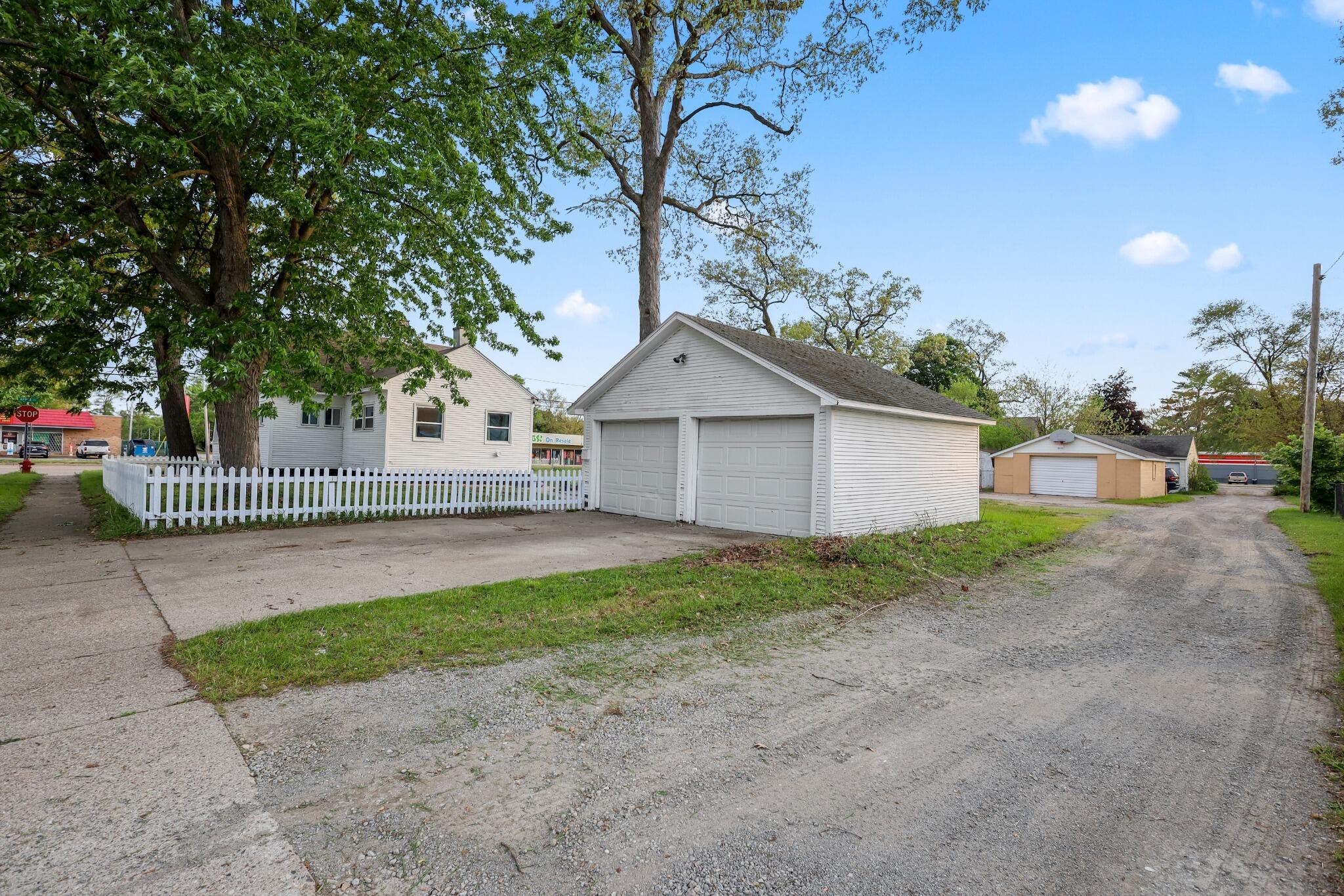 1294 E Apple Avenue Muskegon MI 49442