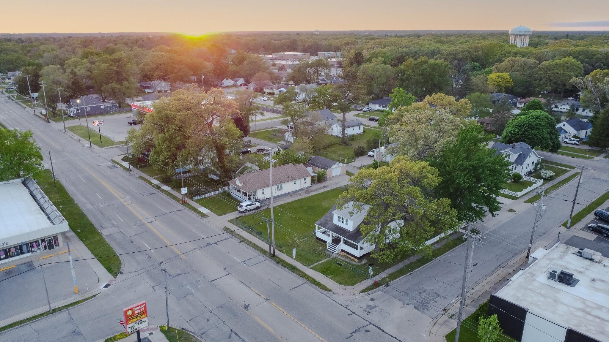 1294 E Apple Avenue Muskegon MI 49442