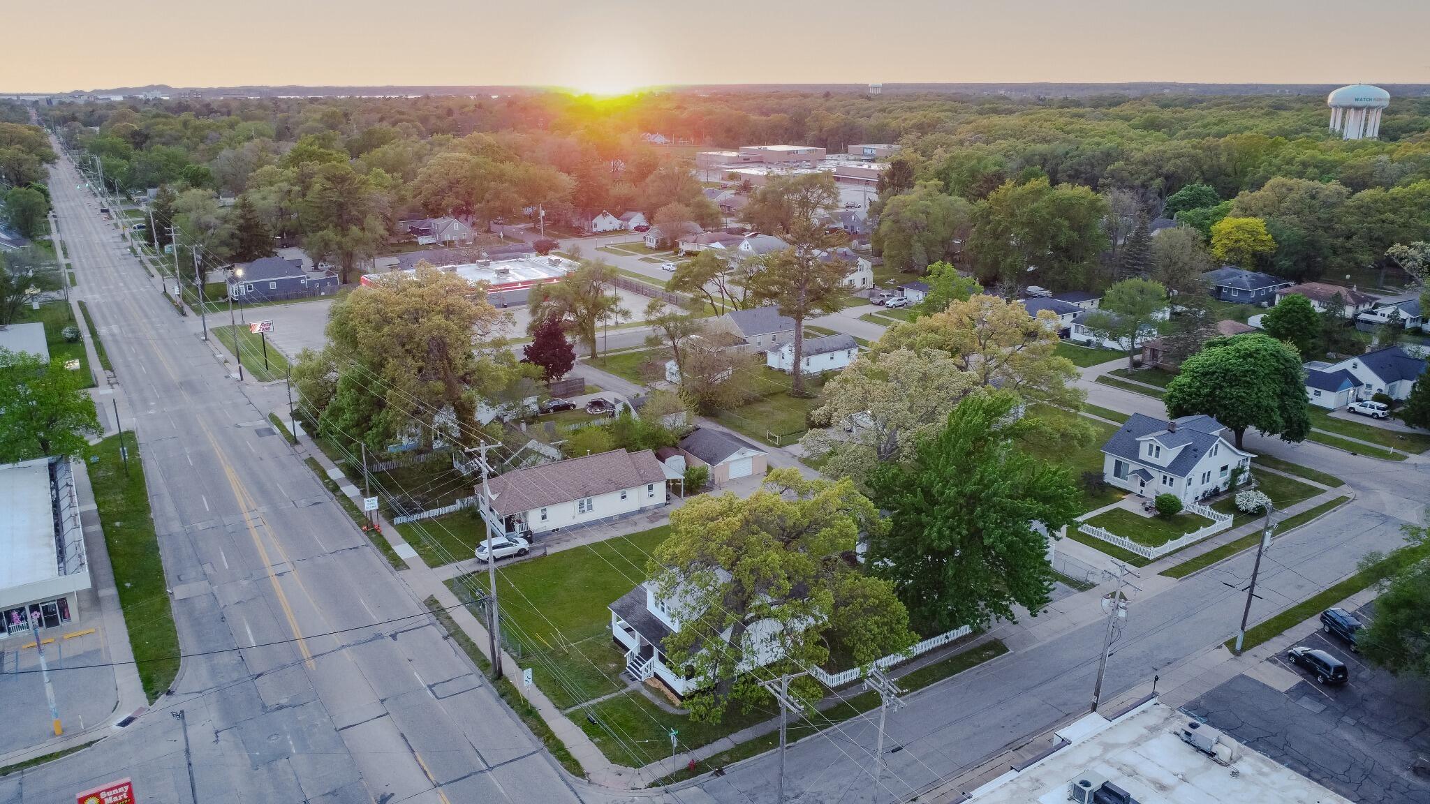 1294 E Apple Avenue Muskegon MI 49442